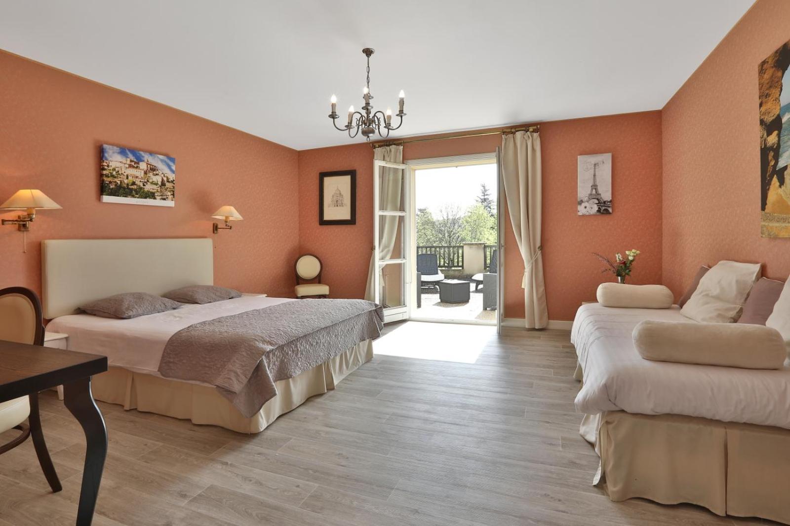 Quadruple Room with Balcony photo 3