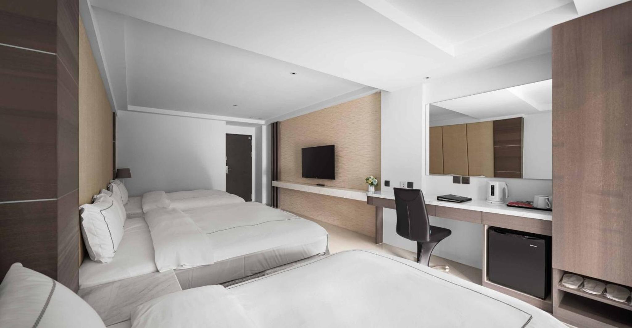Deluxe Family Room - Photo 3