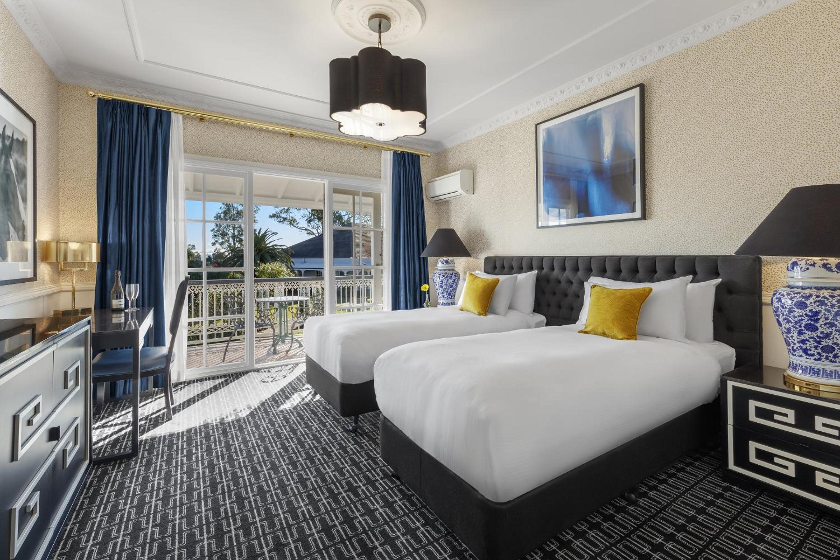 Standard King Room with Valley View - Photo 7
