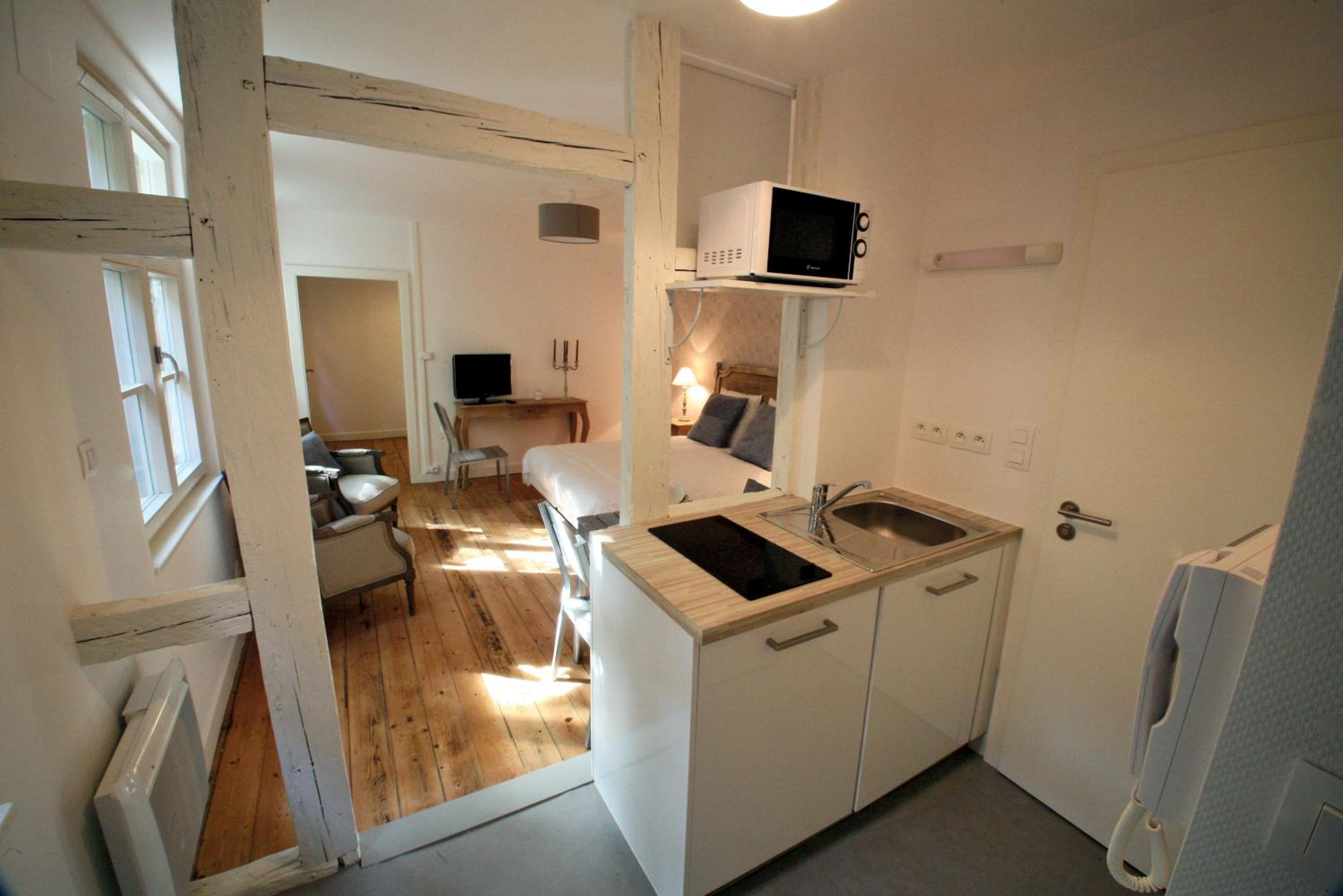 Two-Bedroom Apartment - Fourth Floor photo 3