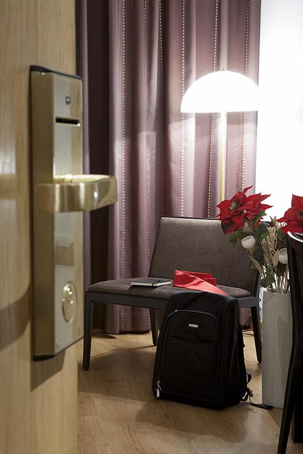 Twin Room with Extra Bed (2 Adults + 1 Child) photo 2