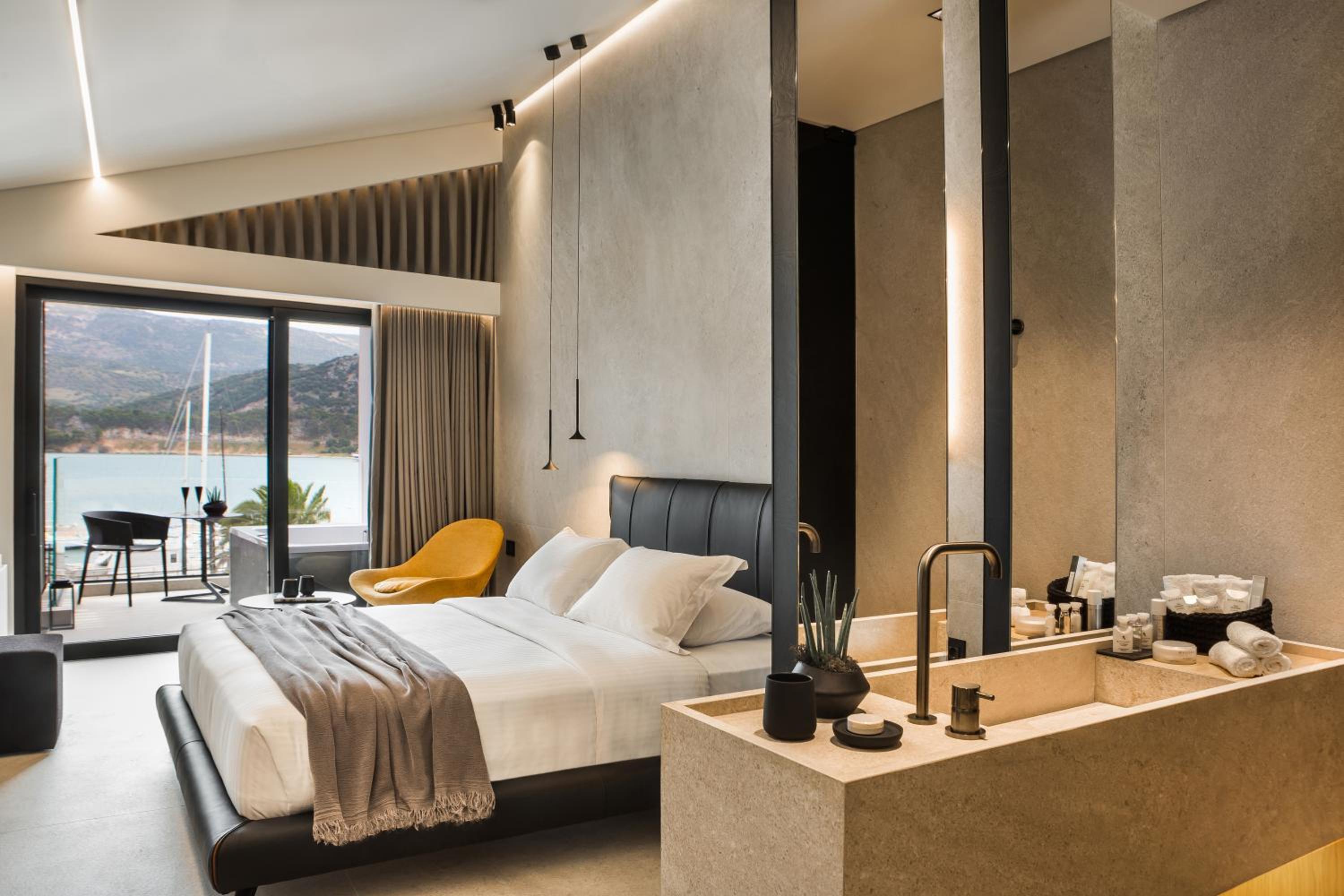 Penthouse Suite with Sea View and Private Jacuzzi