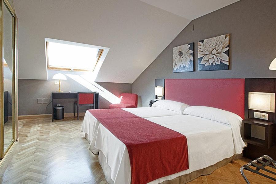Twin Room with Extra Bed (2 Adults + 1 Child) photo 3