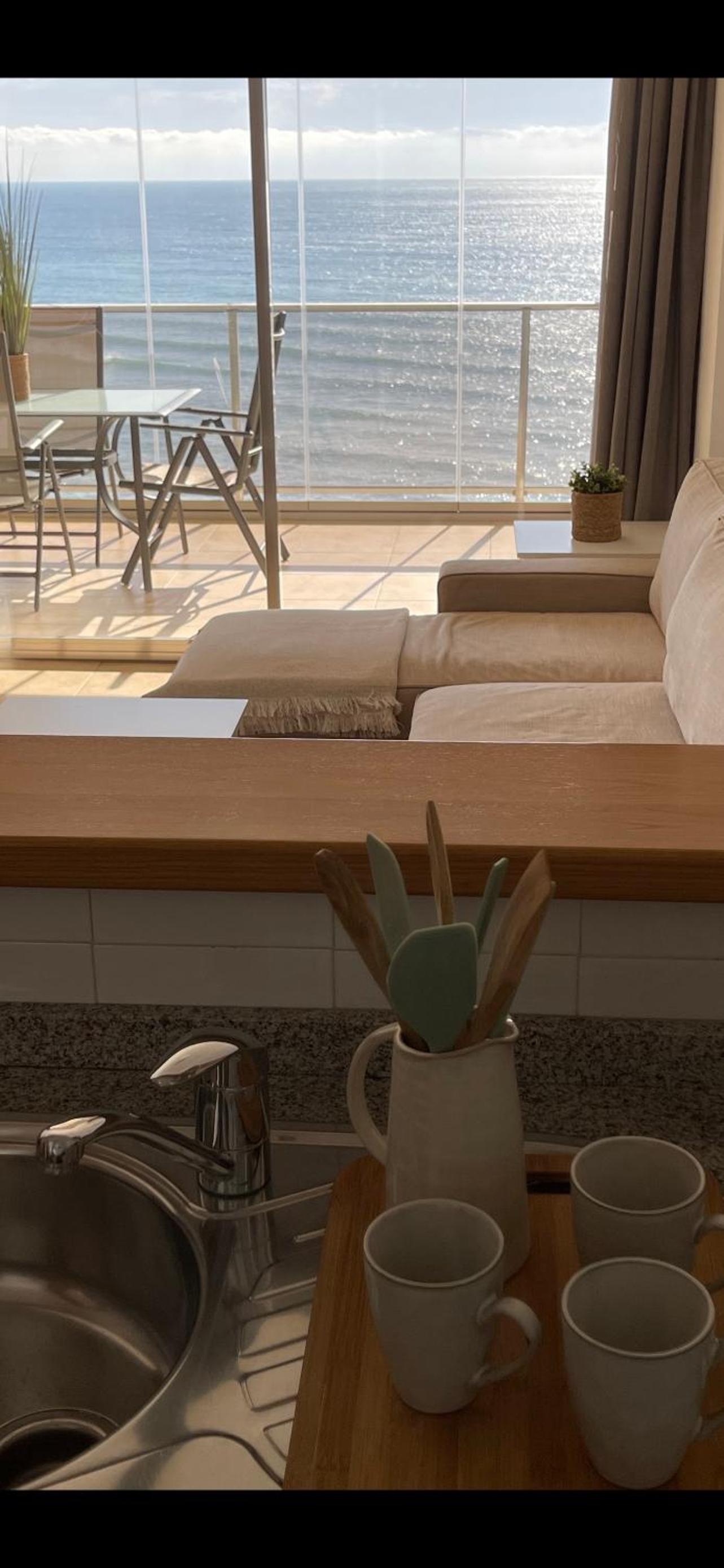 Apartamento con vista al mar (2 adultos + 2 niños)