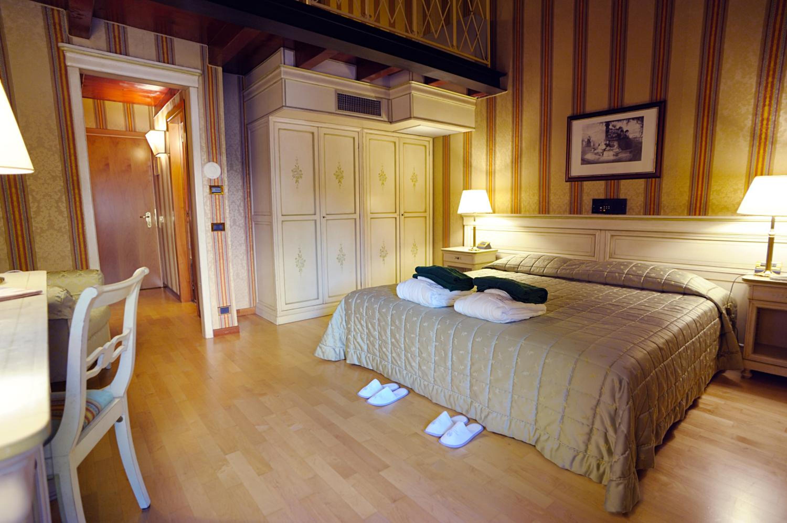 Family Room (2 Adults + 2 Children) - Photo 5