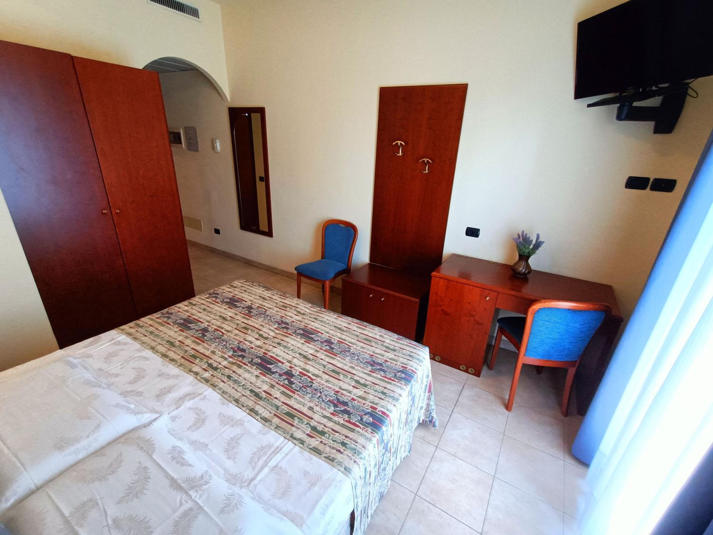 Double or Twin Room photo 2