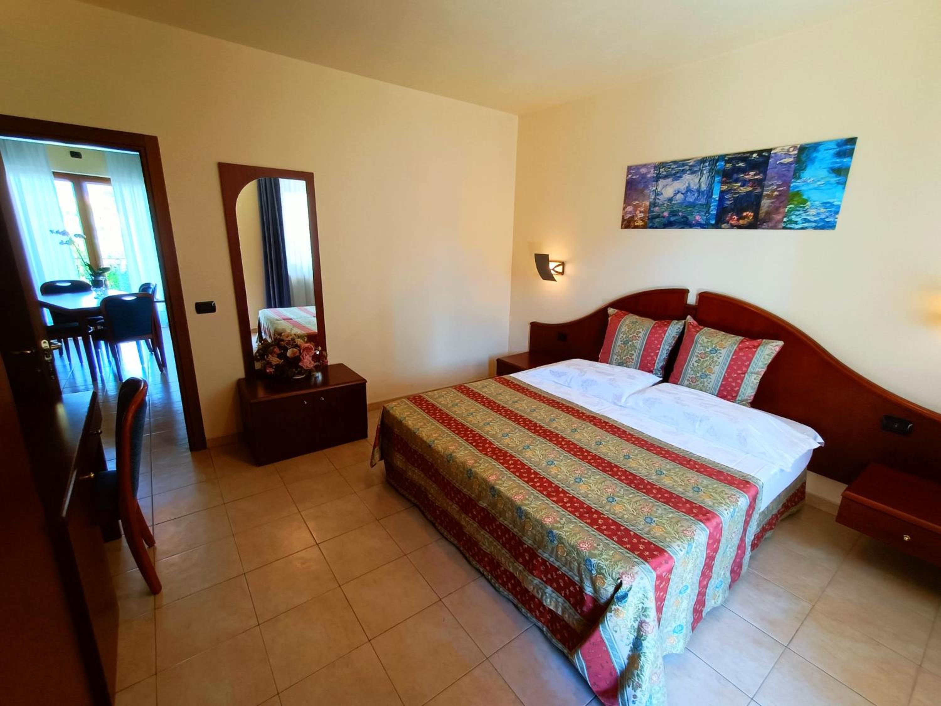 Suite with Balcony and Lake View