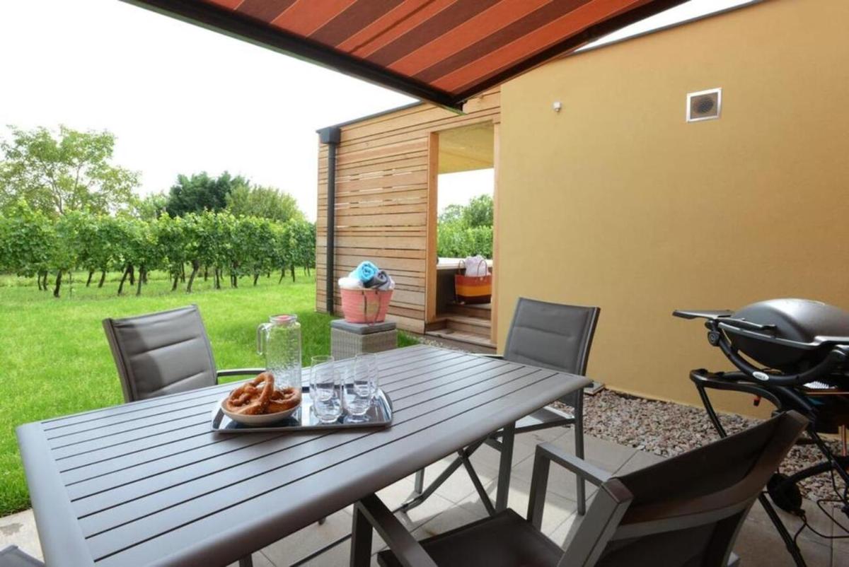 Two-Bedroom House - Prunelle & Jacuzzi photo 3
