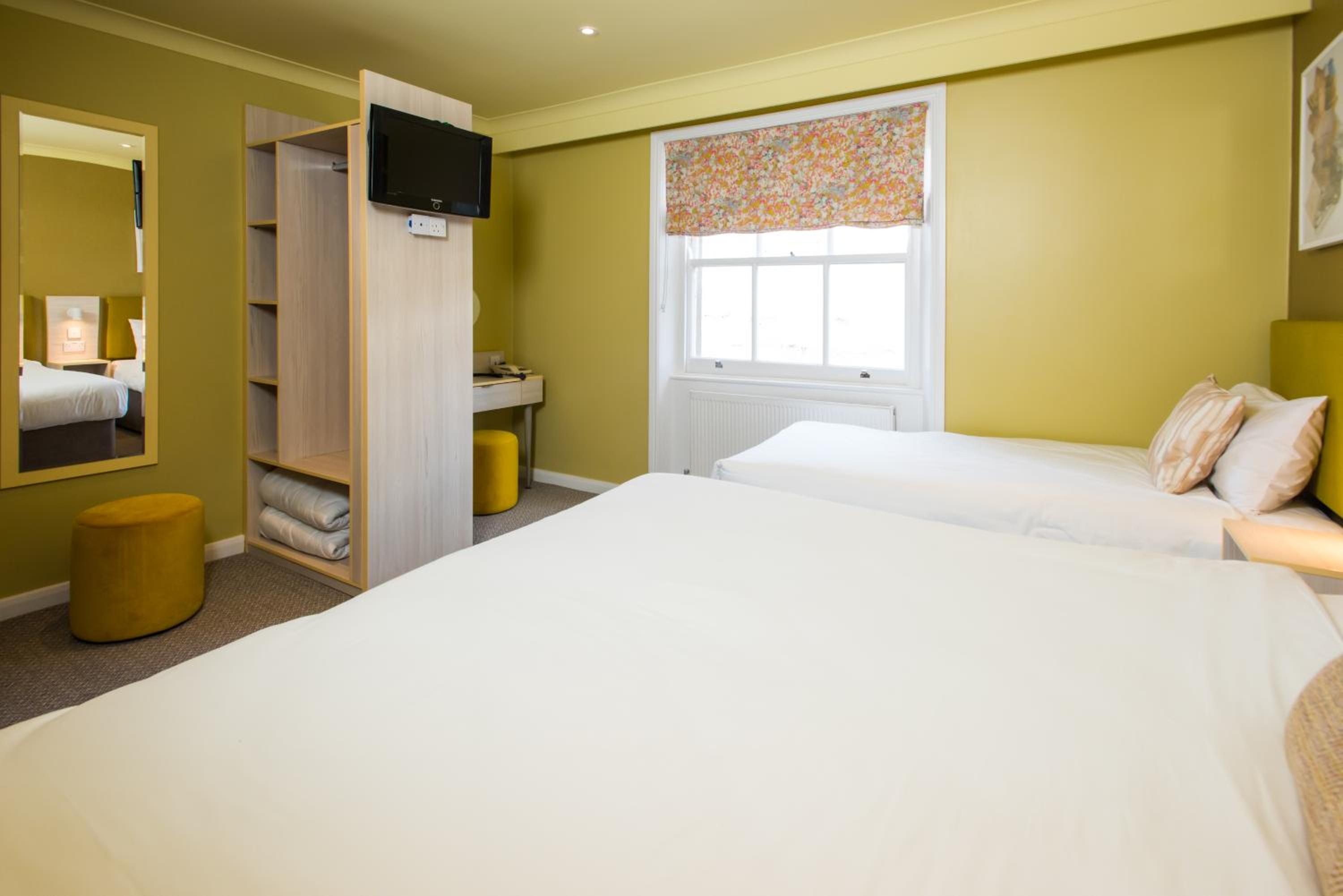 Triple Room with Private Bathroom photo 1