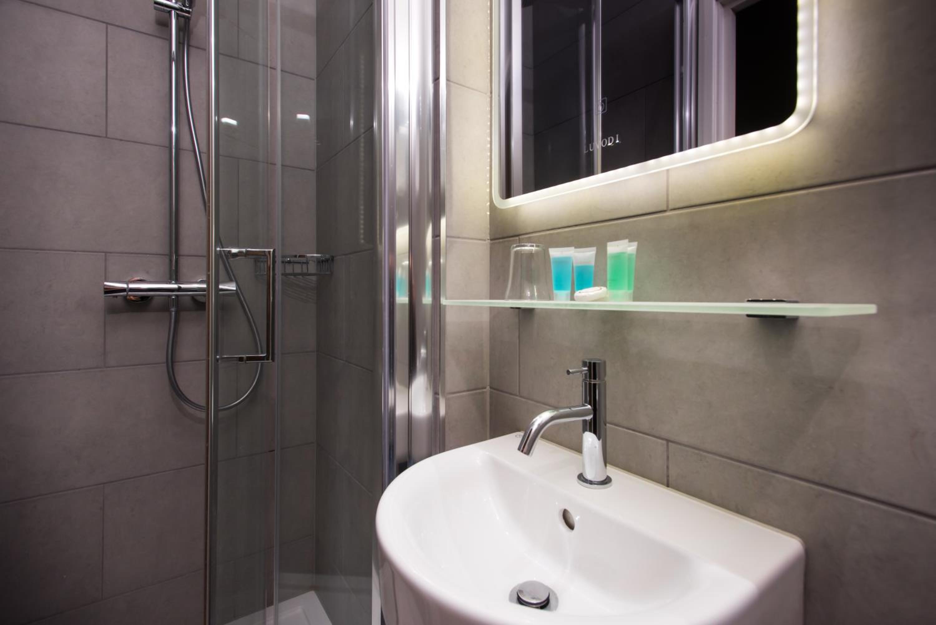 Single Room with Bathroom photo 3