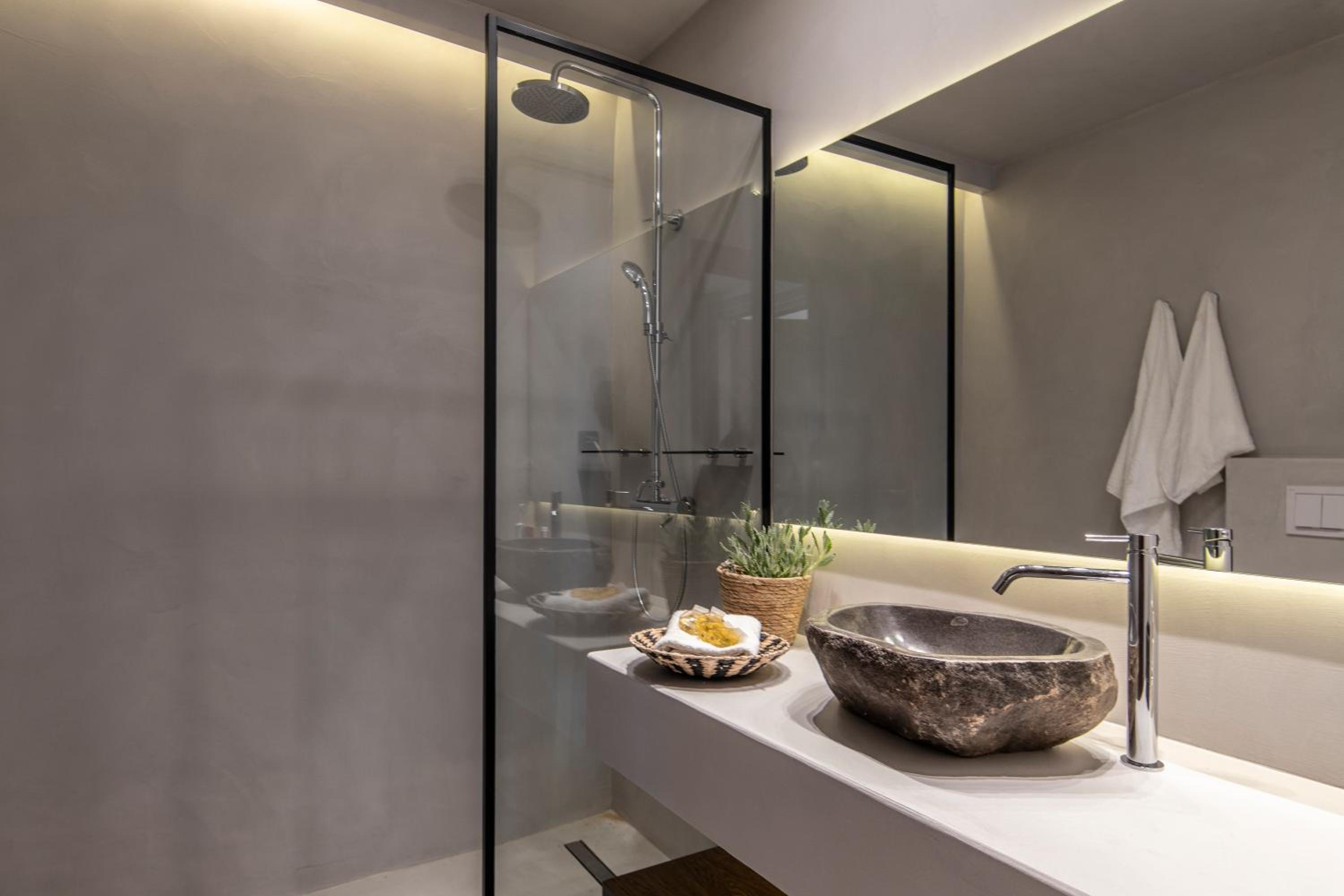 The Sand Deluxe Suite with Panoramic View and Spa Bath photo 3