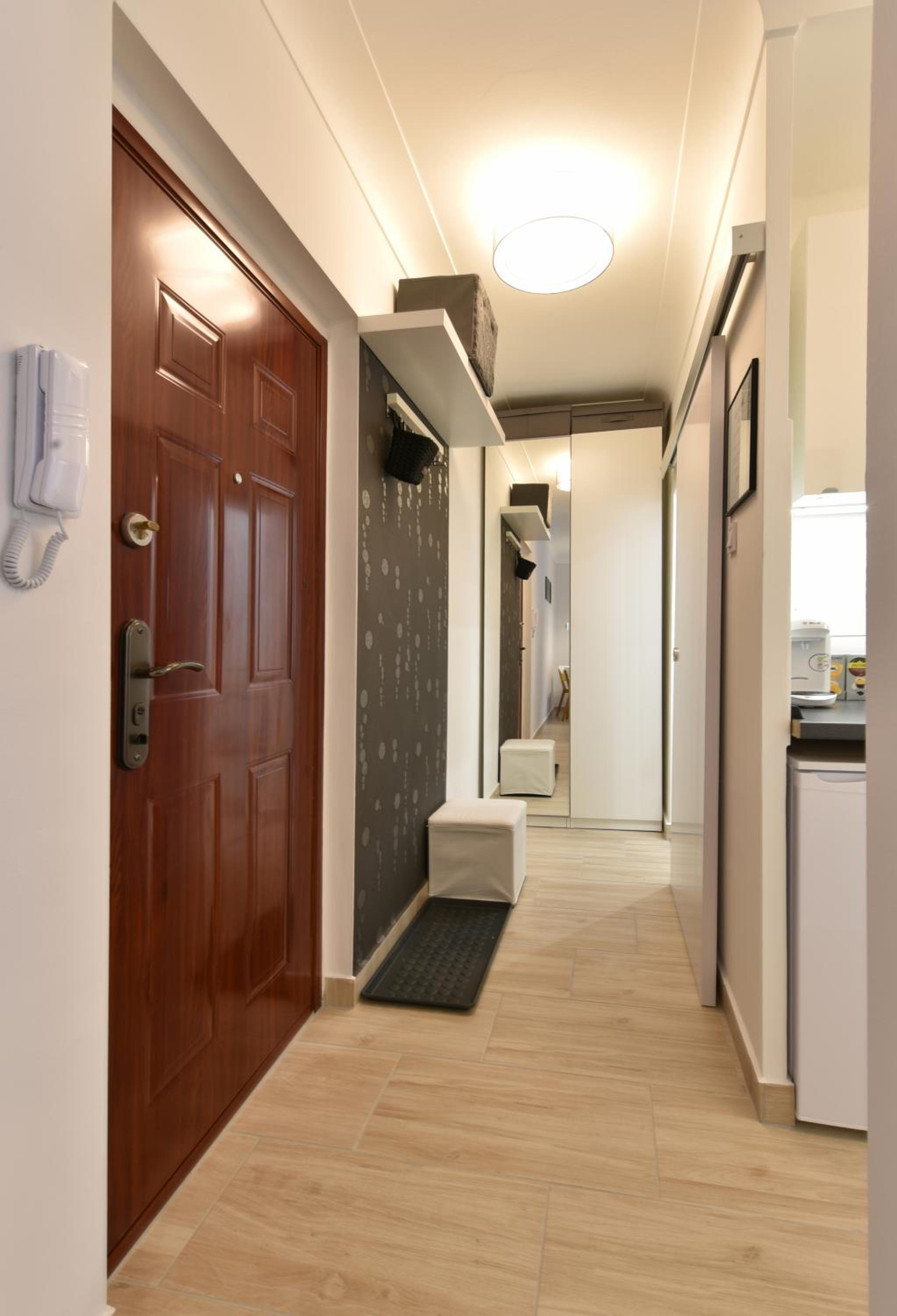 One-Bedroom Apartment photo 2