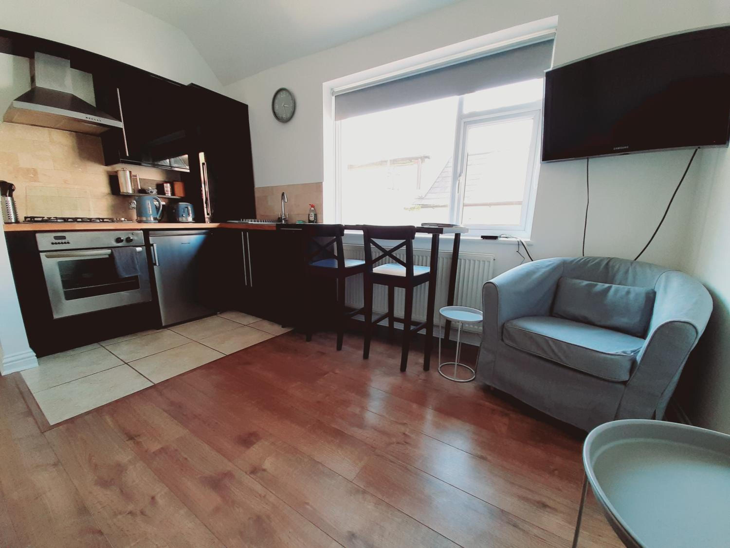 One-Bedroom Apartment - Photo 8