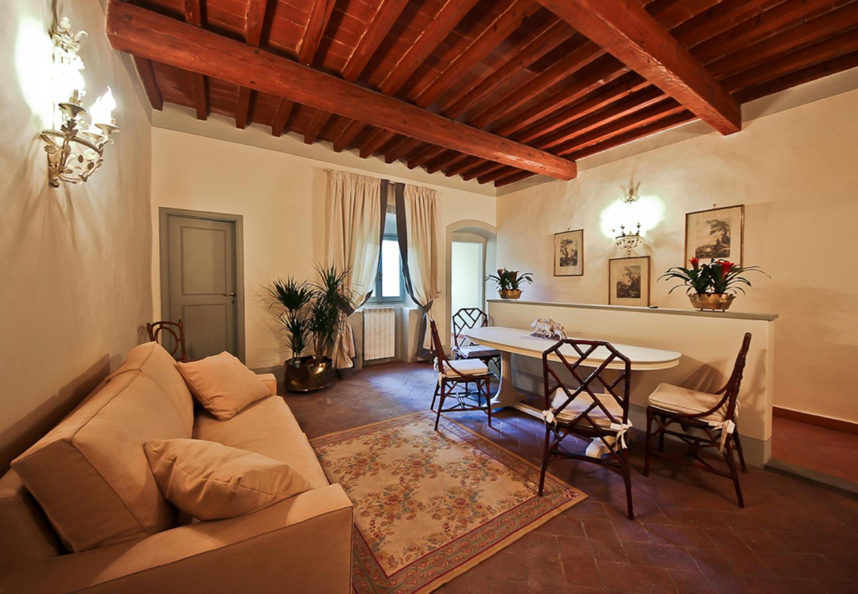 One-Bedroom Apartment with Balcony - Via Santa Reparata, 80