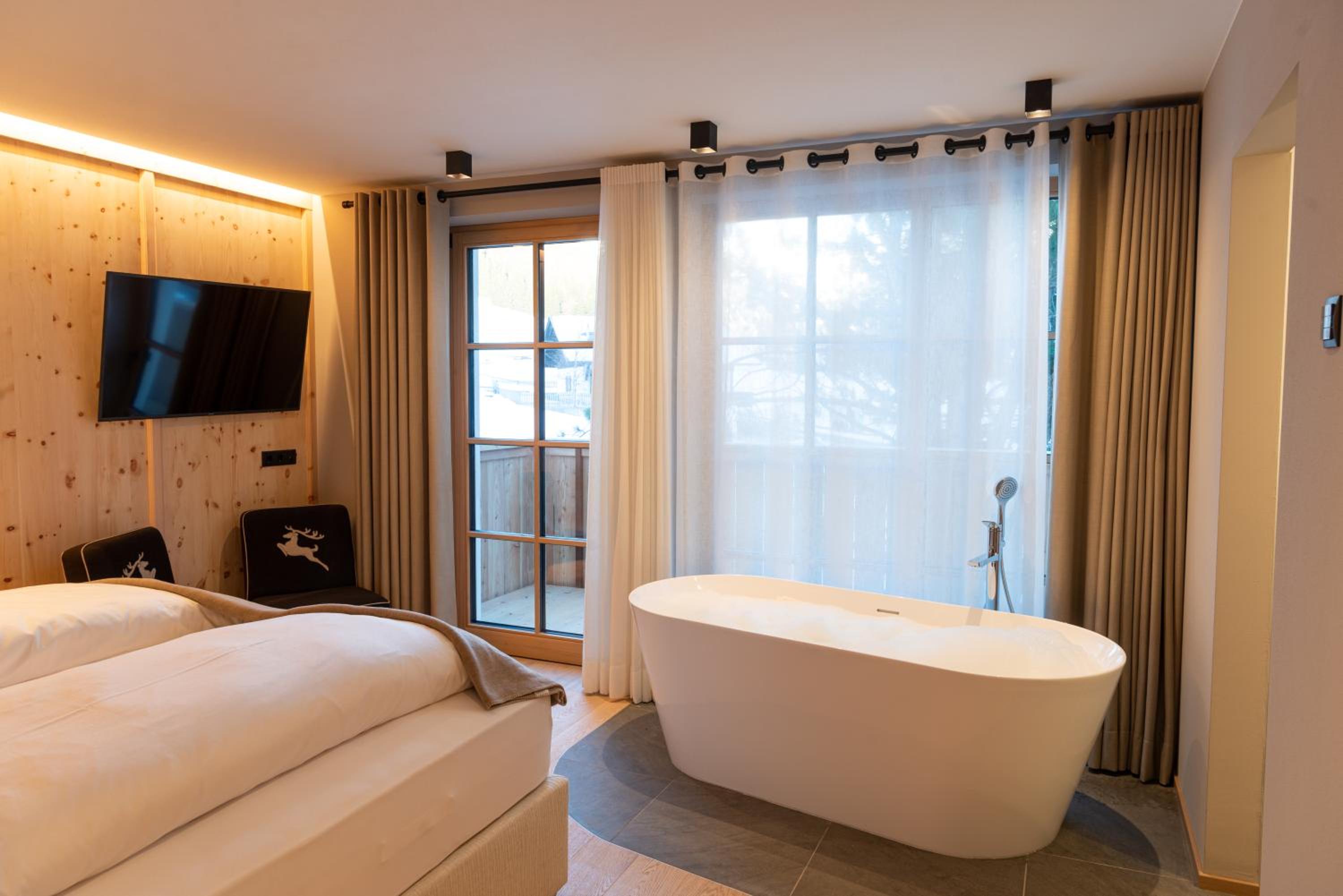 Deluxe Double Room with Bath photo 1