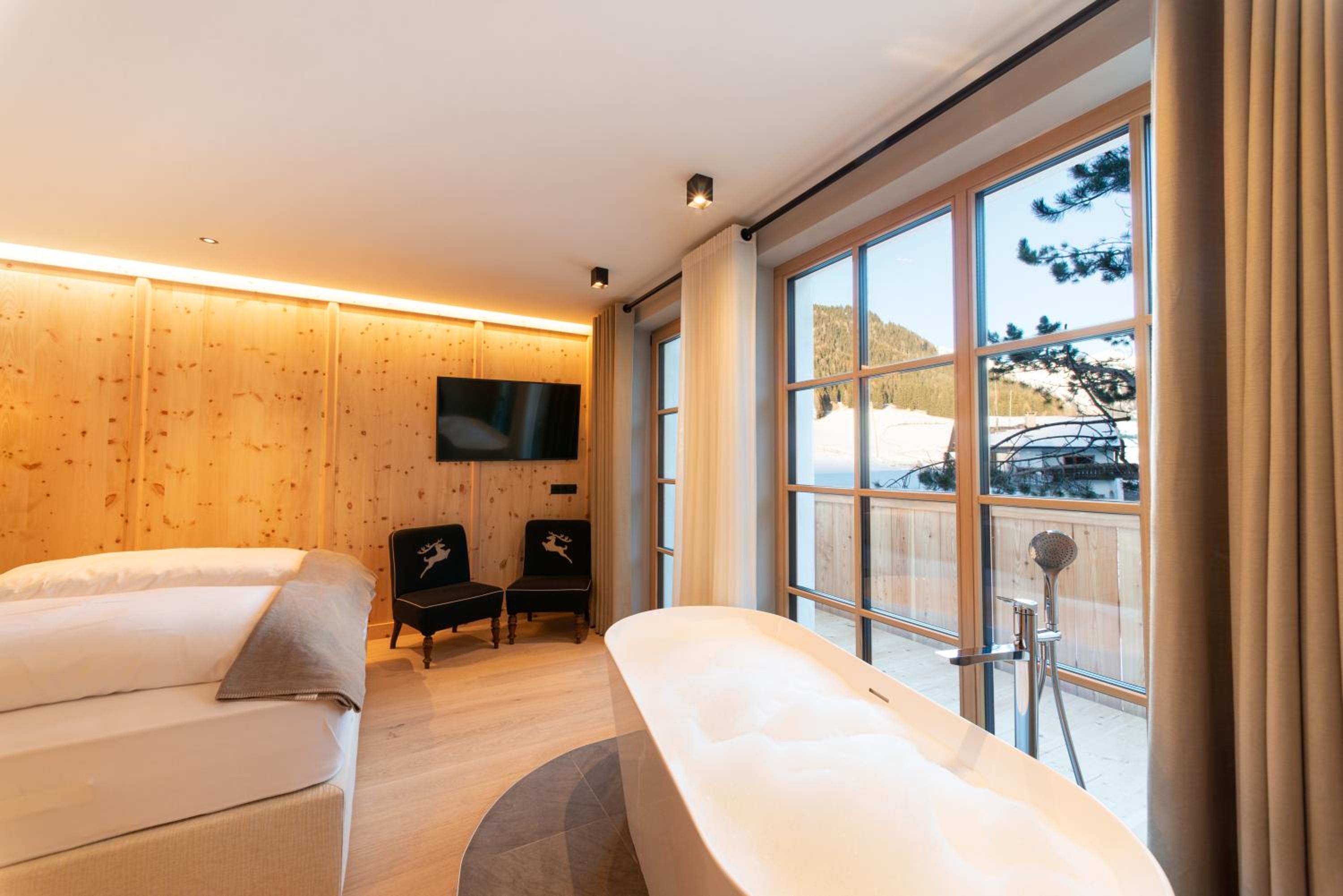 Deluxe Double Room with Bath photo 2