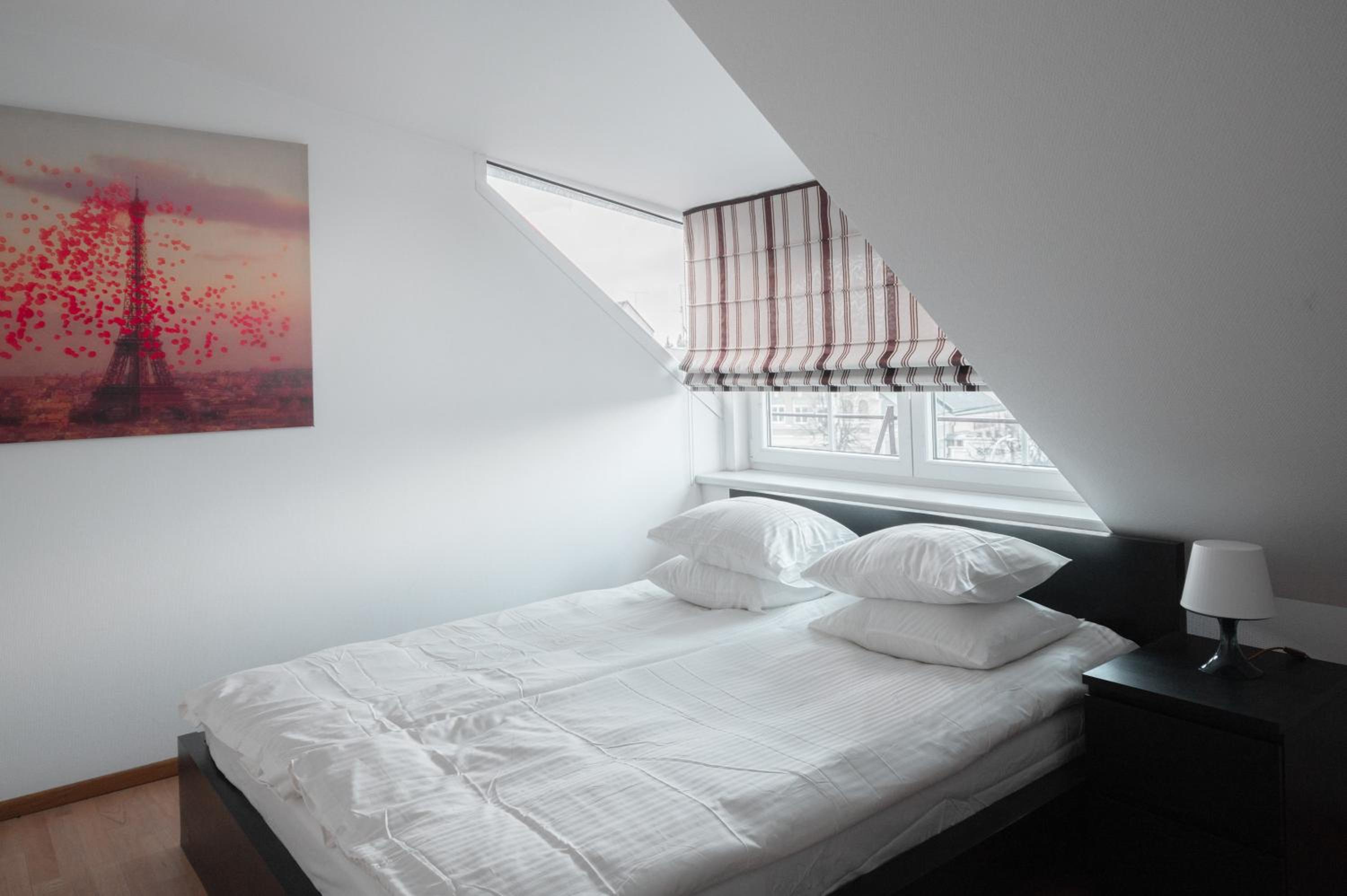 One-Bedroom Apartment - Photo 3