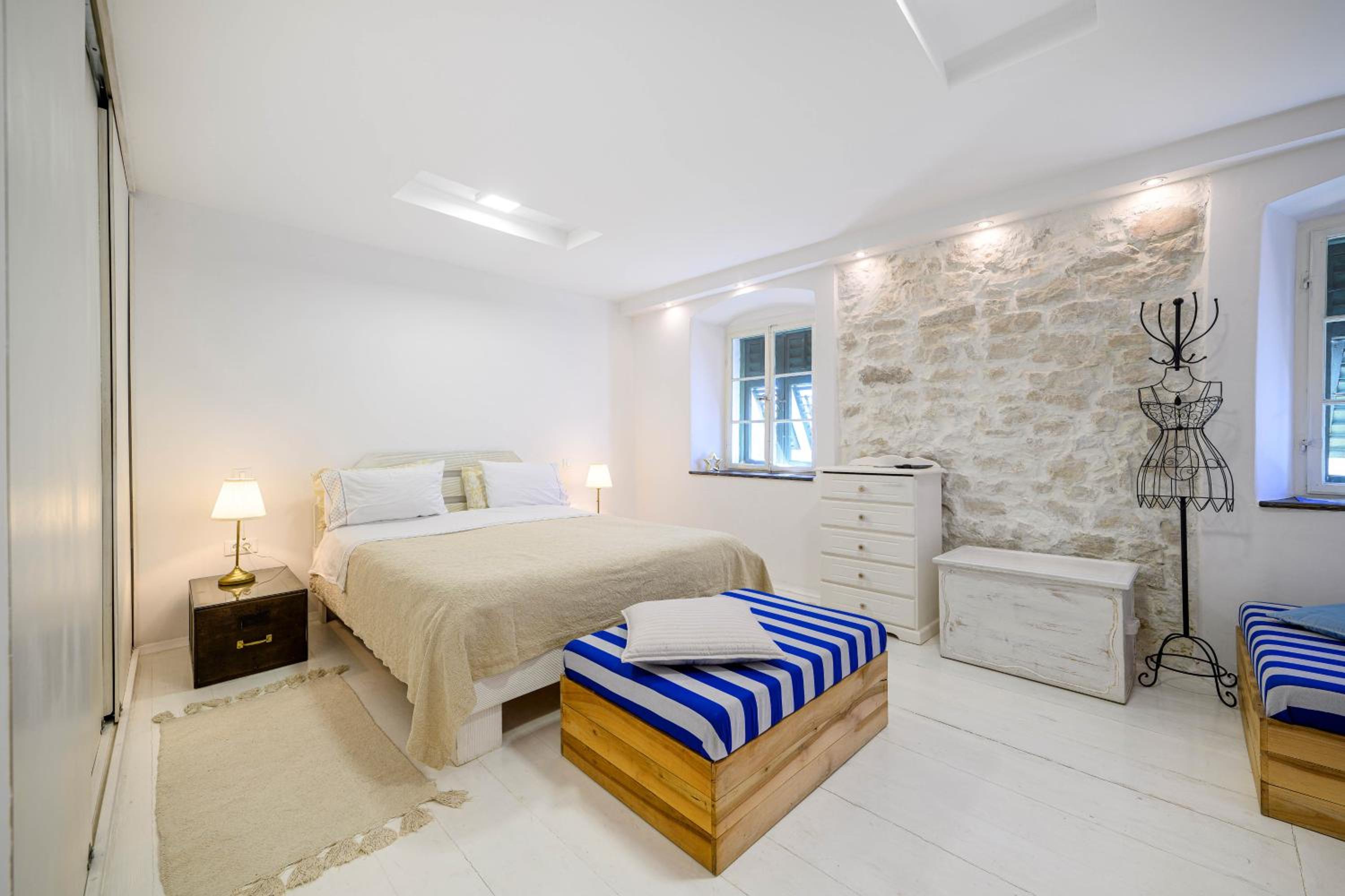 Apartment with Balcony and Sea View - Photo 42