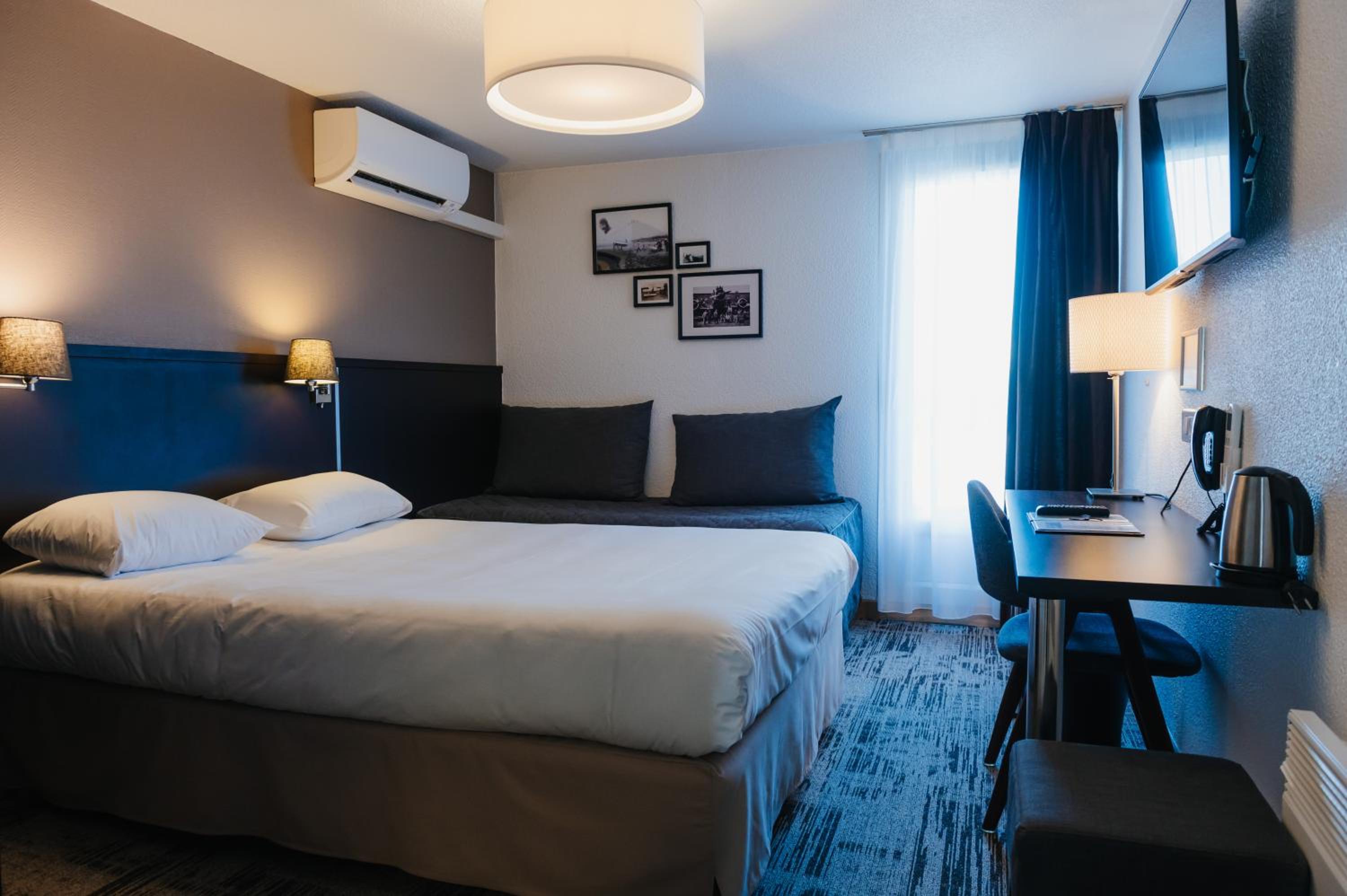 Comfort Double Room with Sofa Bed - Photo 8