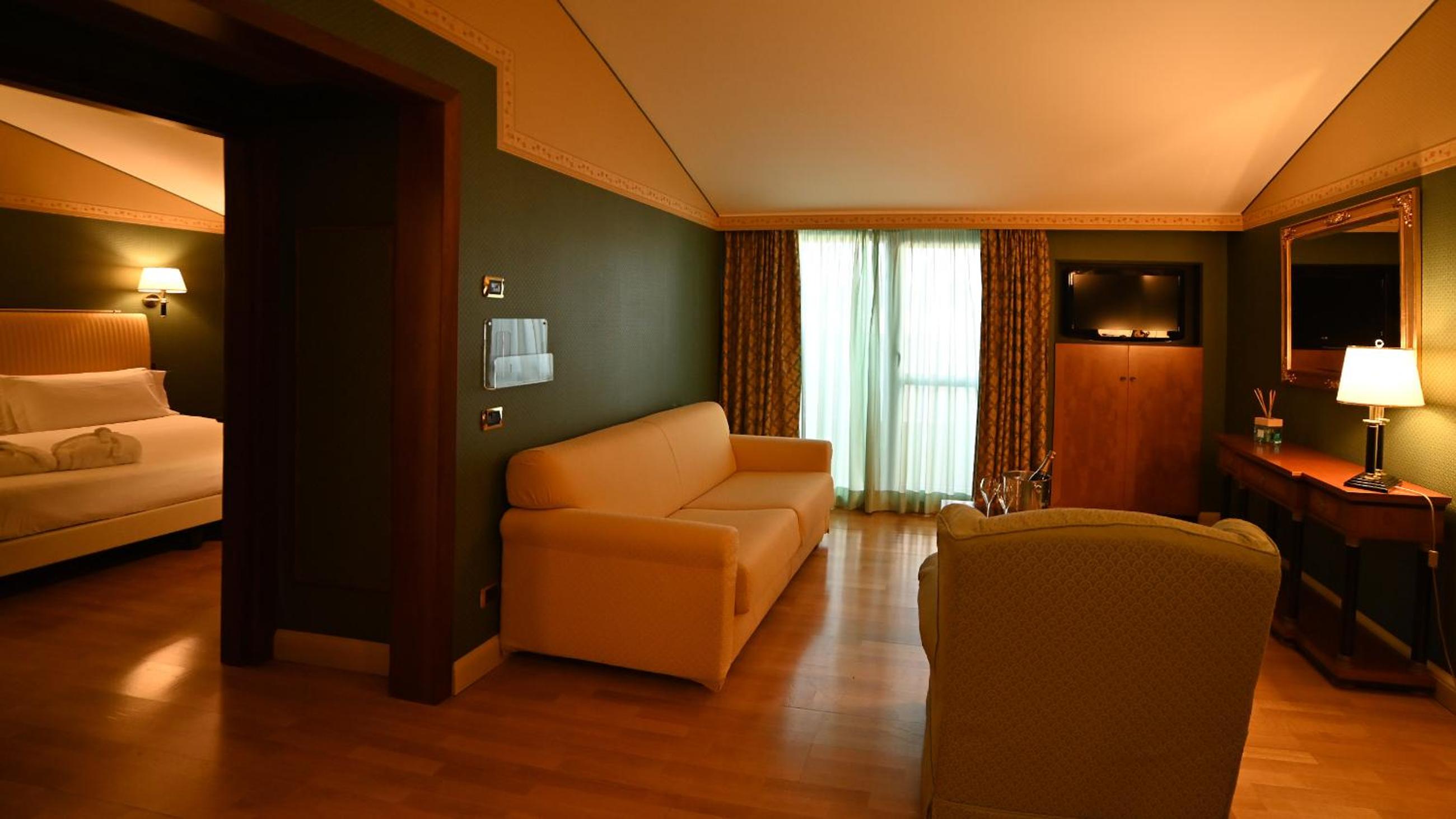 Suite - Photo 7