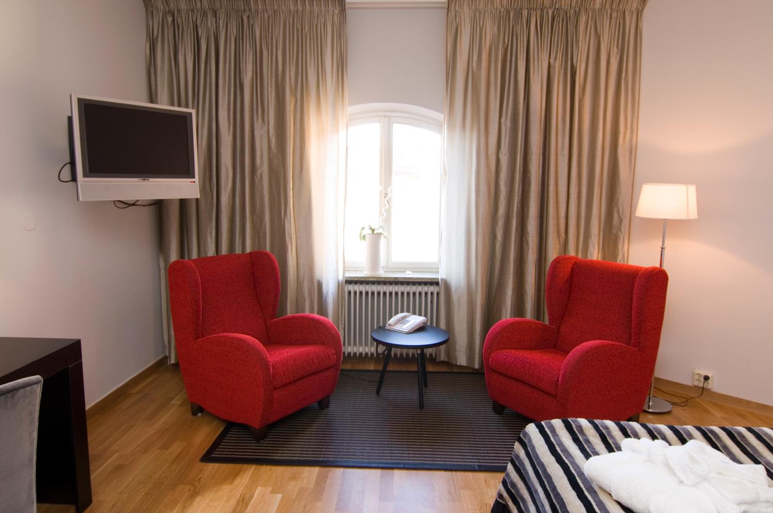 Deluxe Double Room thumbnail 5