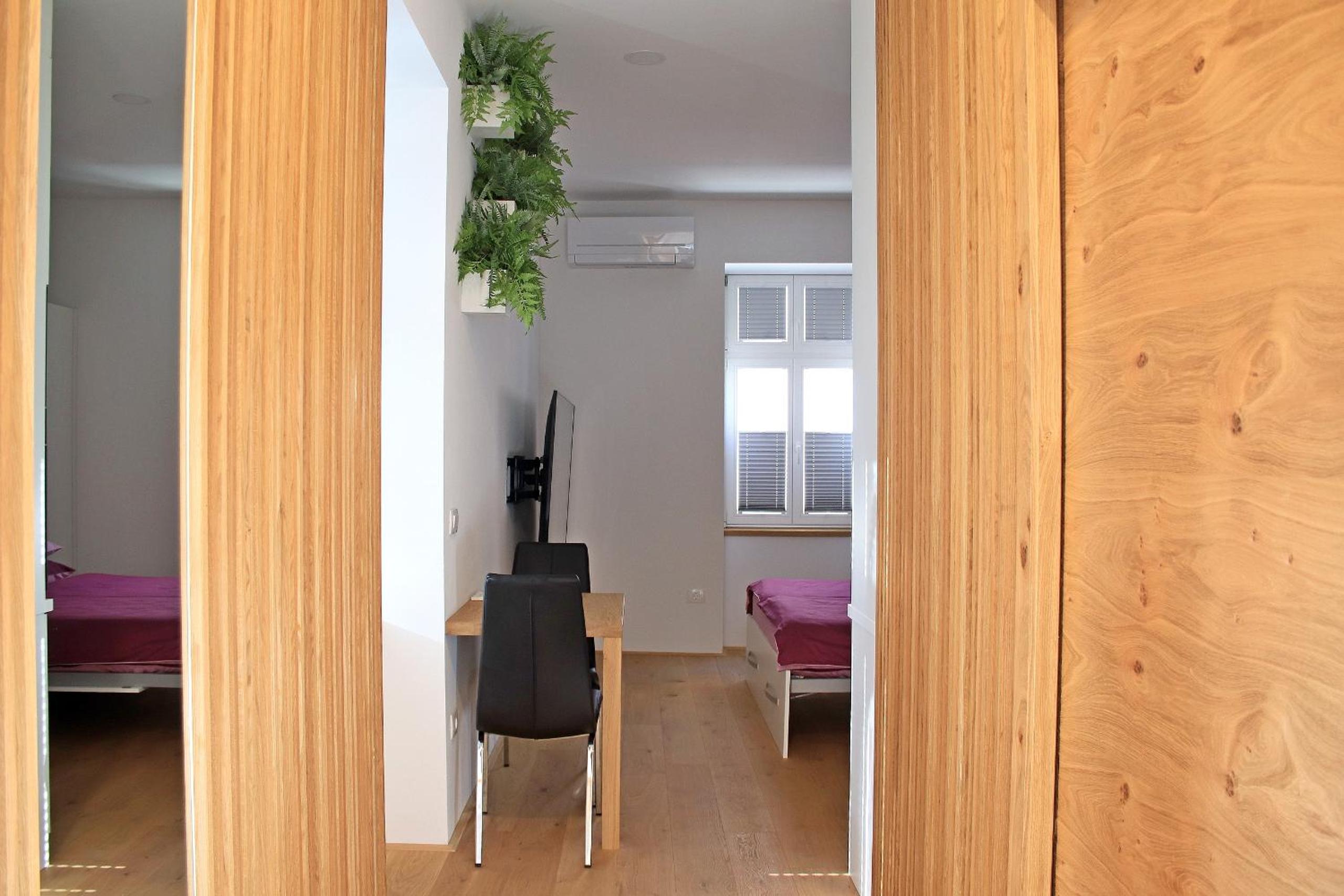Studio Apartment - Photo 2