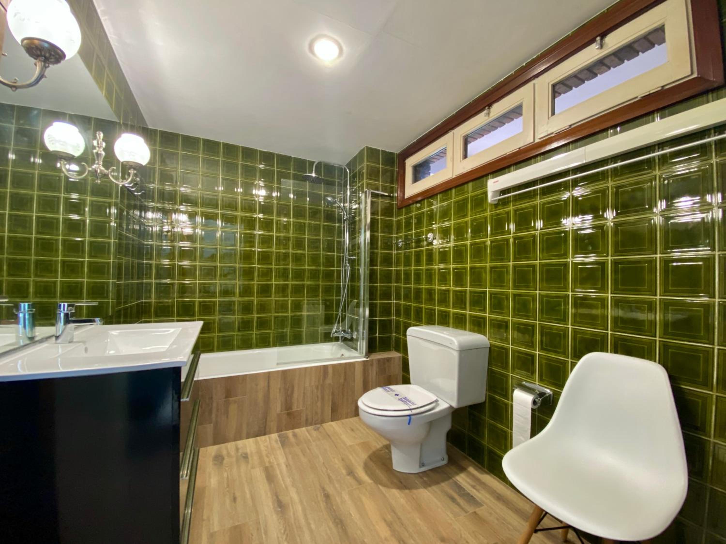 Double Room with Private Bathroom - Photo 2