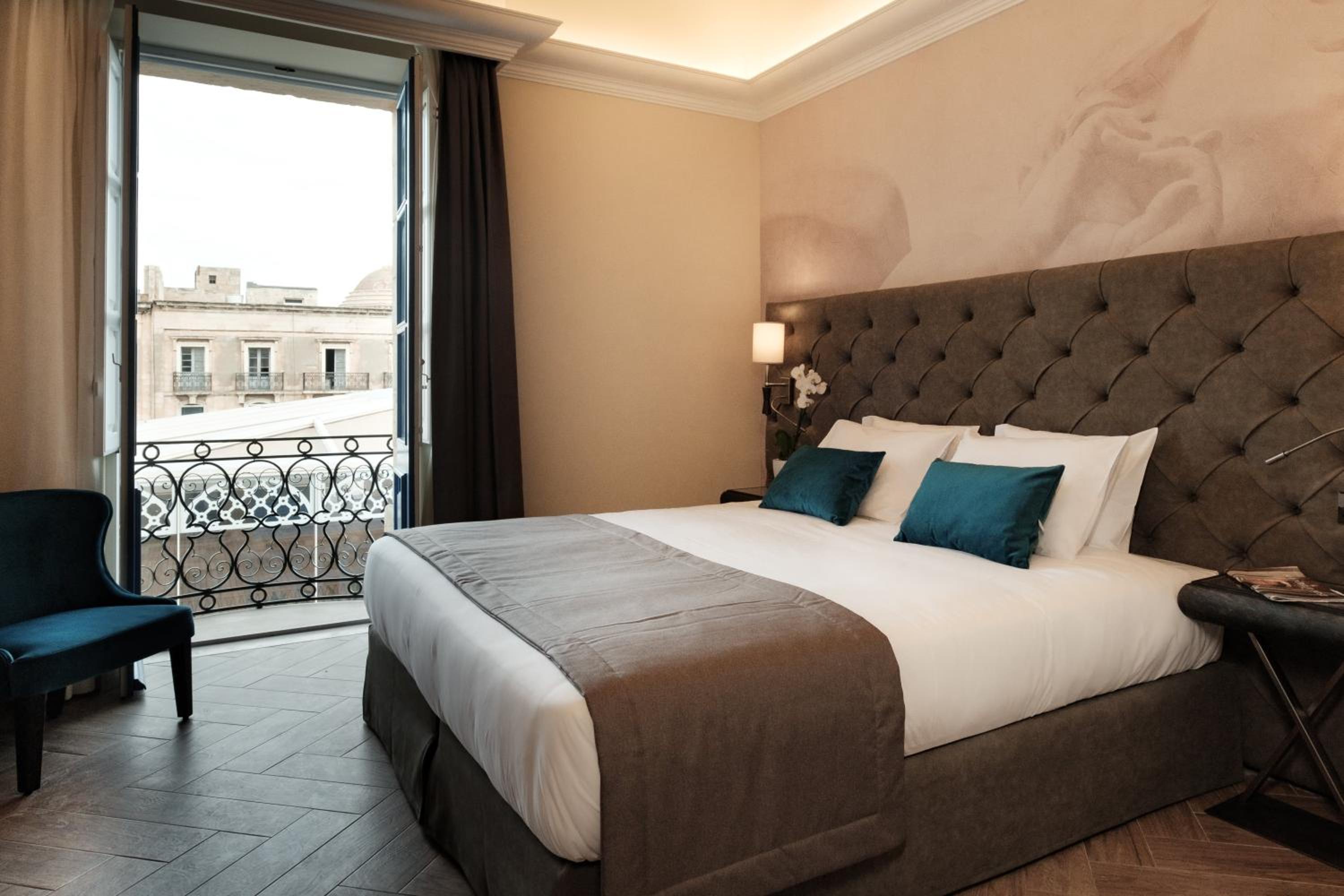 Superior Double or Twin Room with City View photo 1