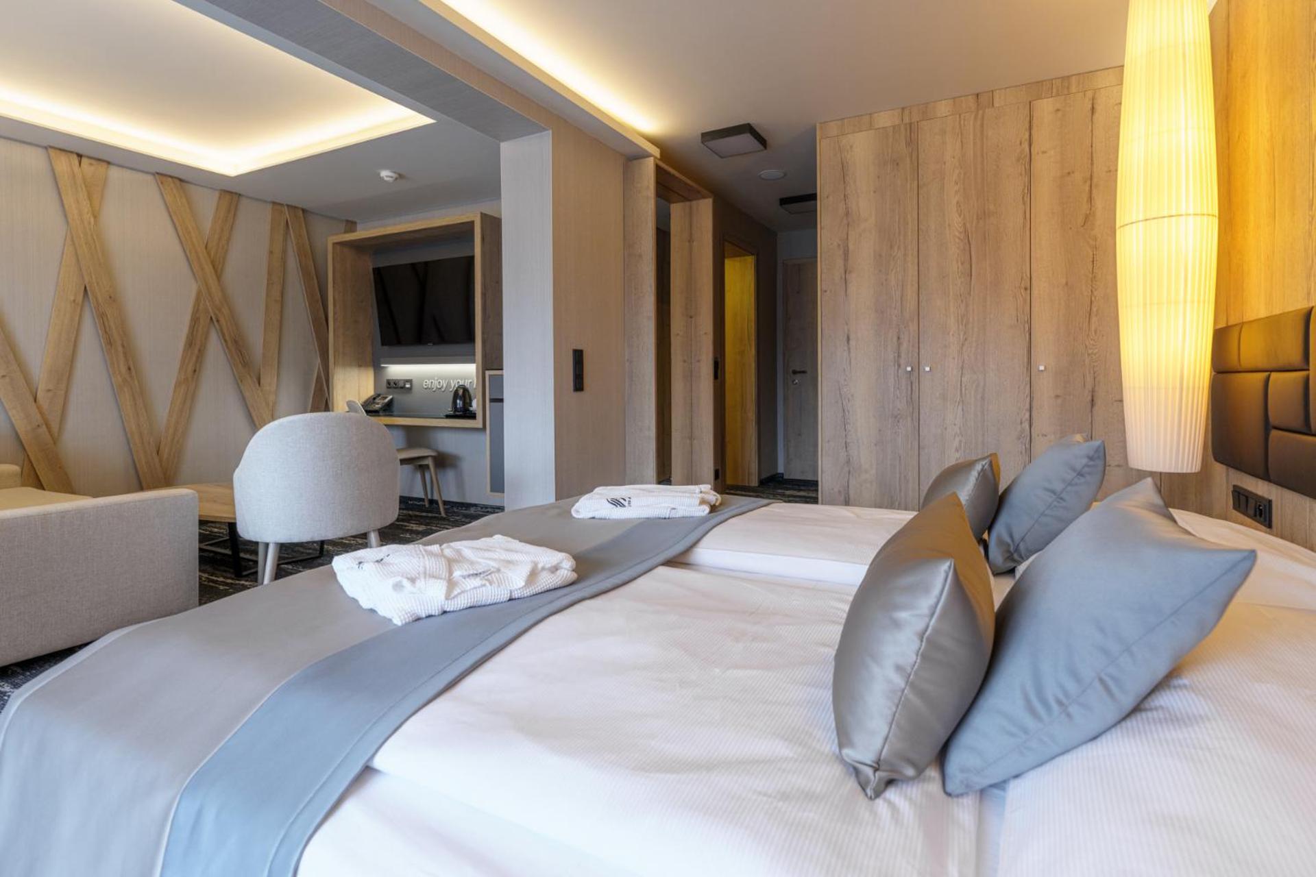 Double Lux Room  (2 Adults + 2 Children) - Photo 4