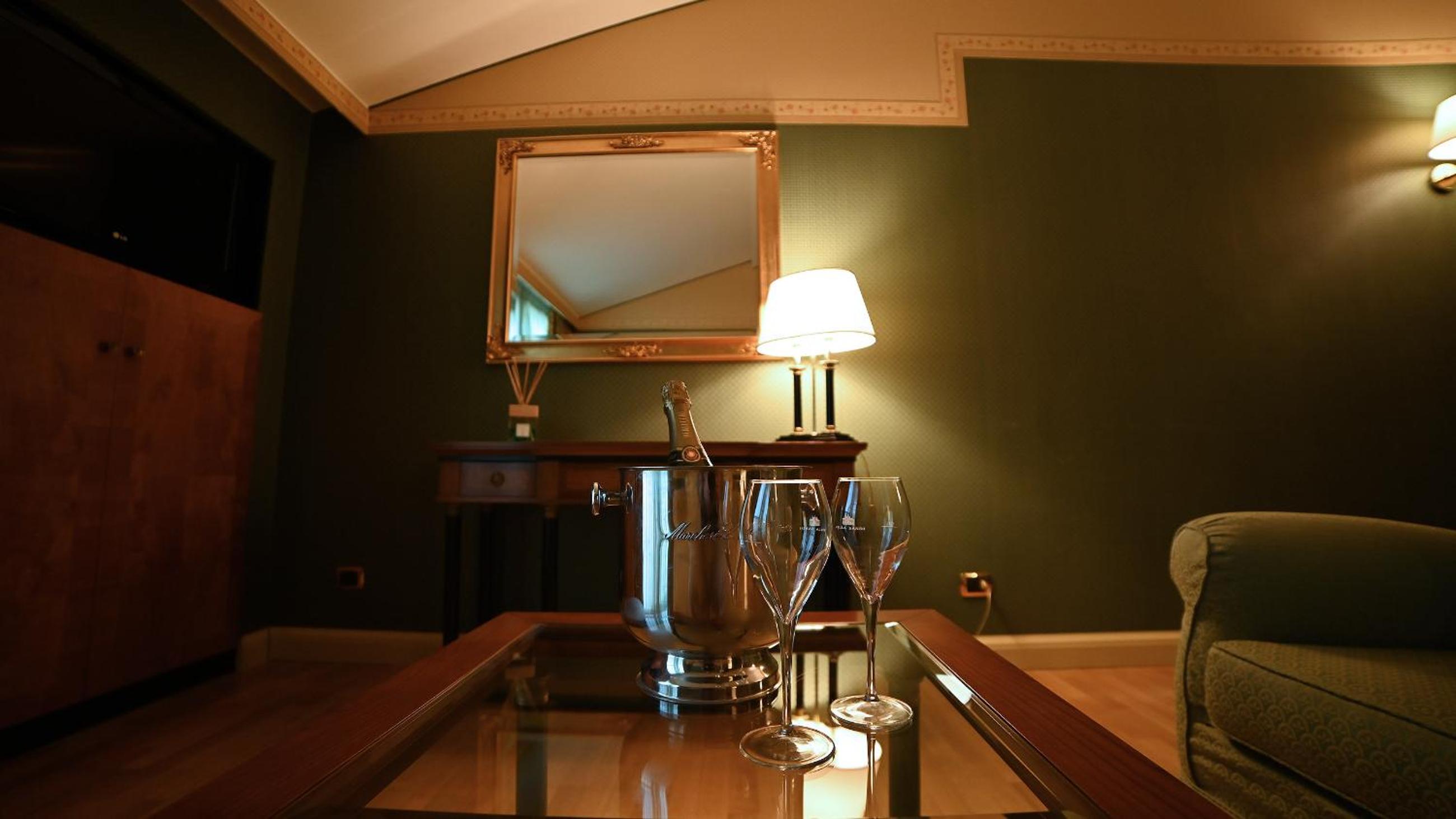 Suite - Photo 5