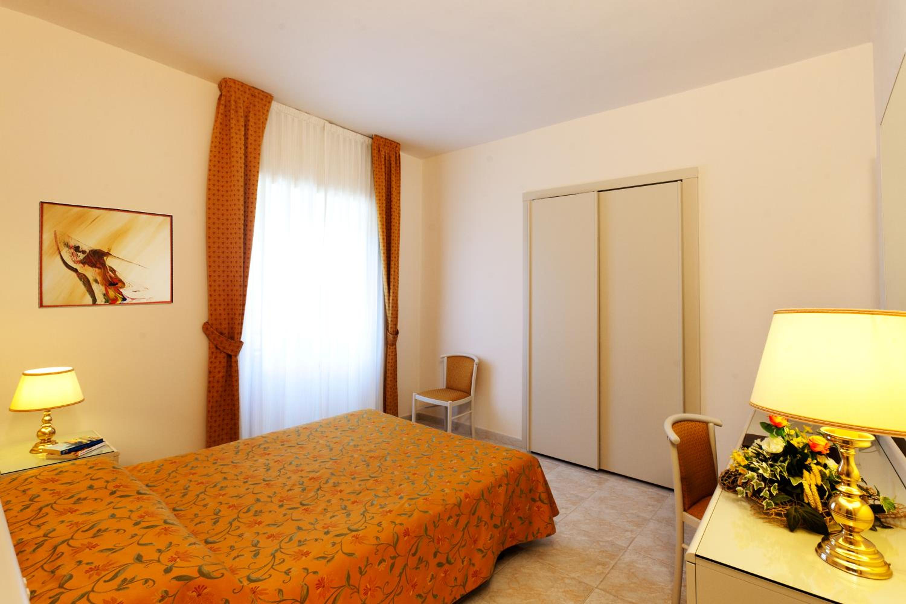 Standard Double Room - Photo 5