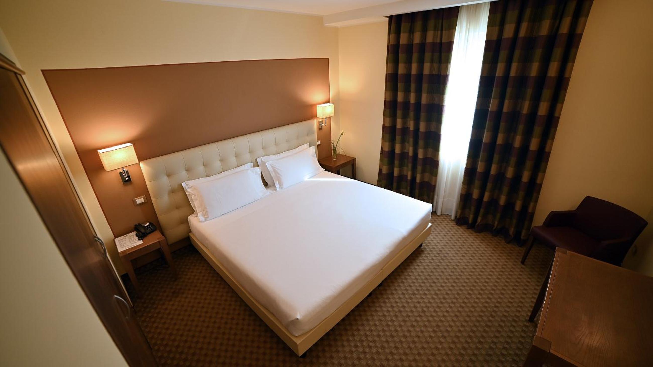 Classic King Room - Photo 5