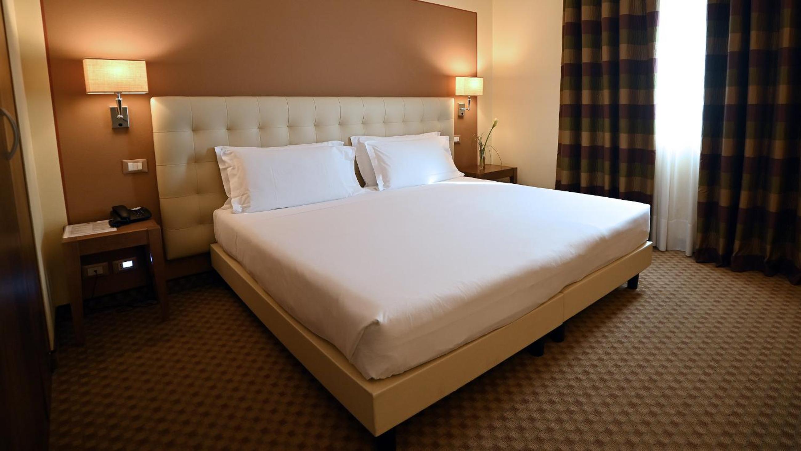 Classic King Room - Photo 6