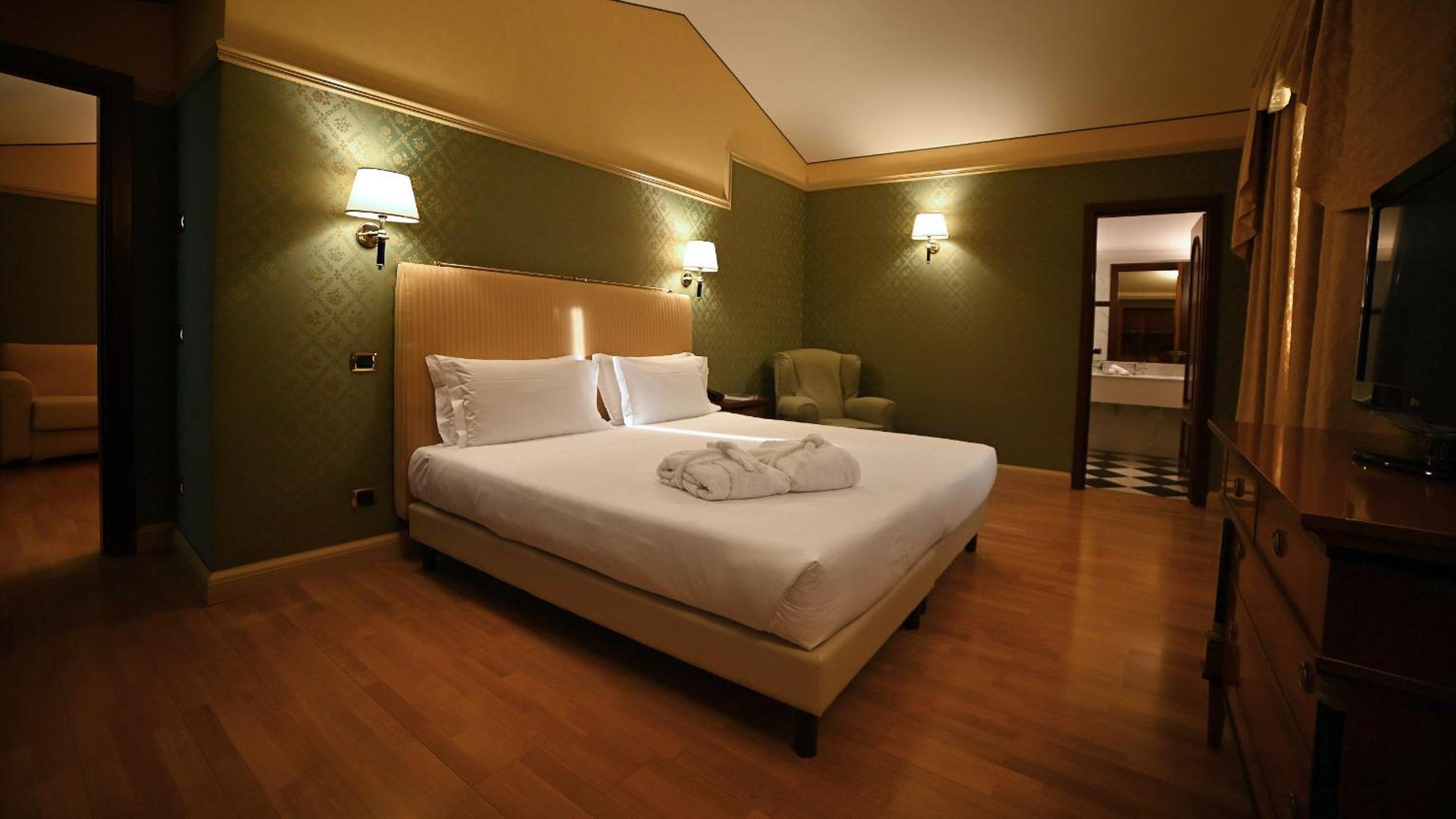 Suite - Photo 8