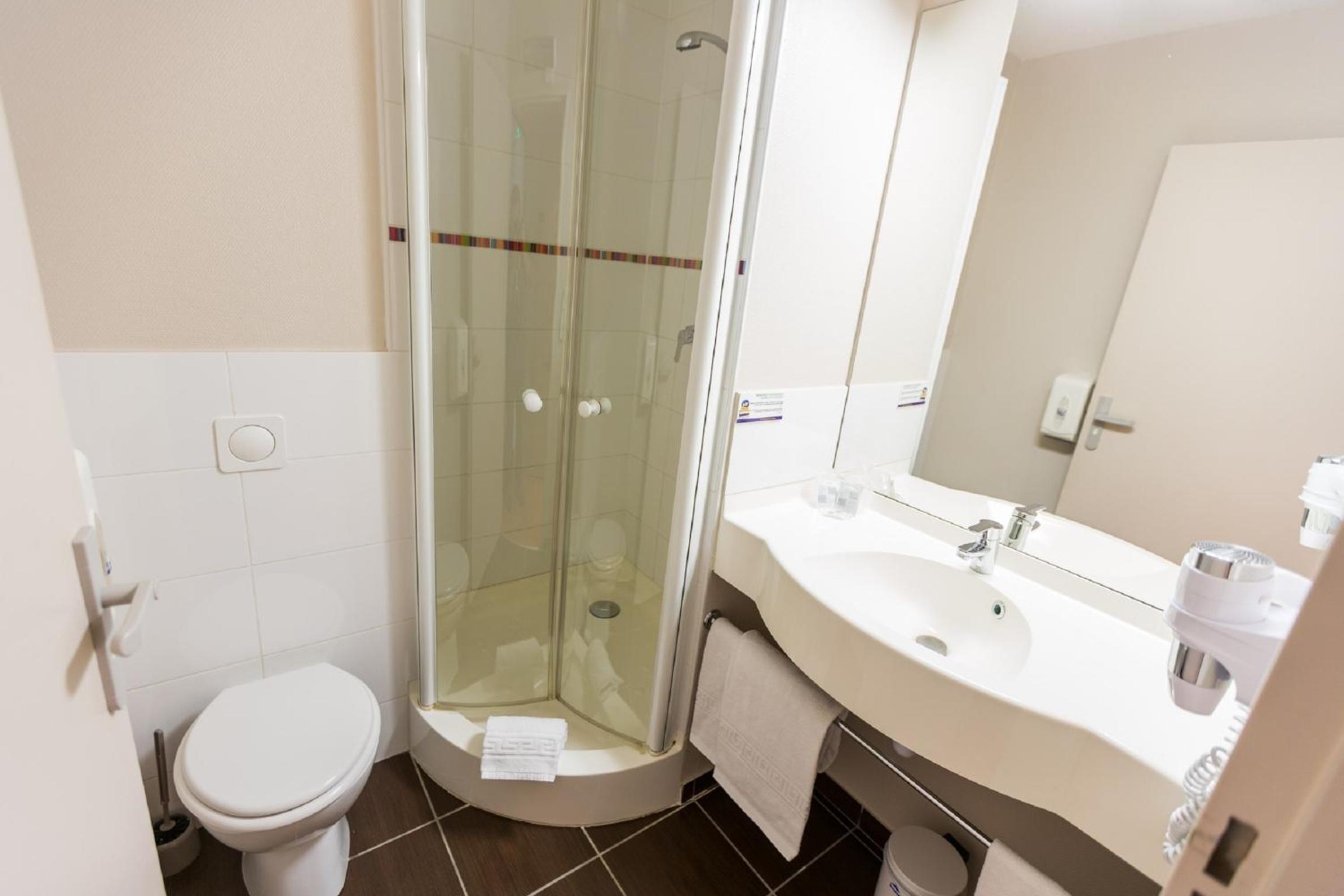 Quadruple Room (1 double bed, 1 single bed, 1 child bed (70/63 in)) photo 3