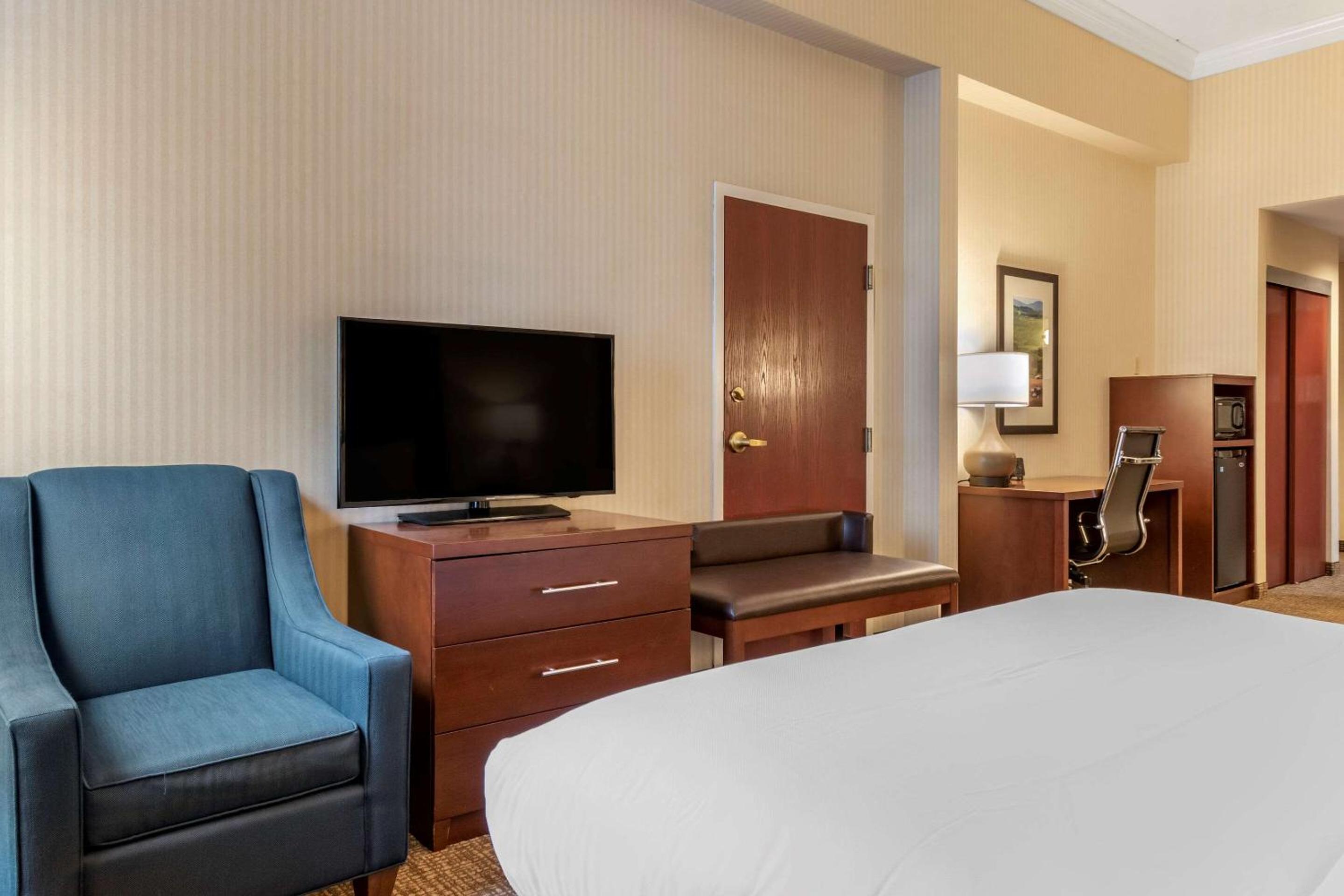 King Suite - Disability Access/Non-Smoking - Photo 2