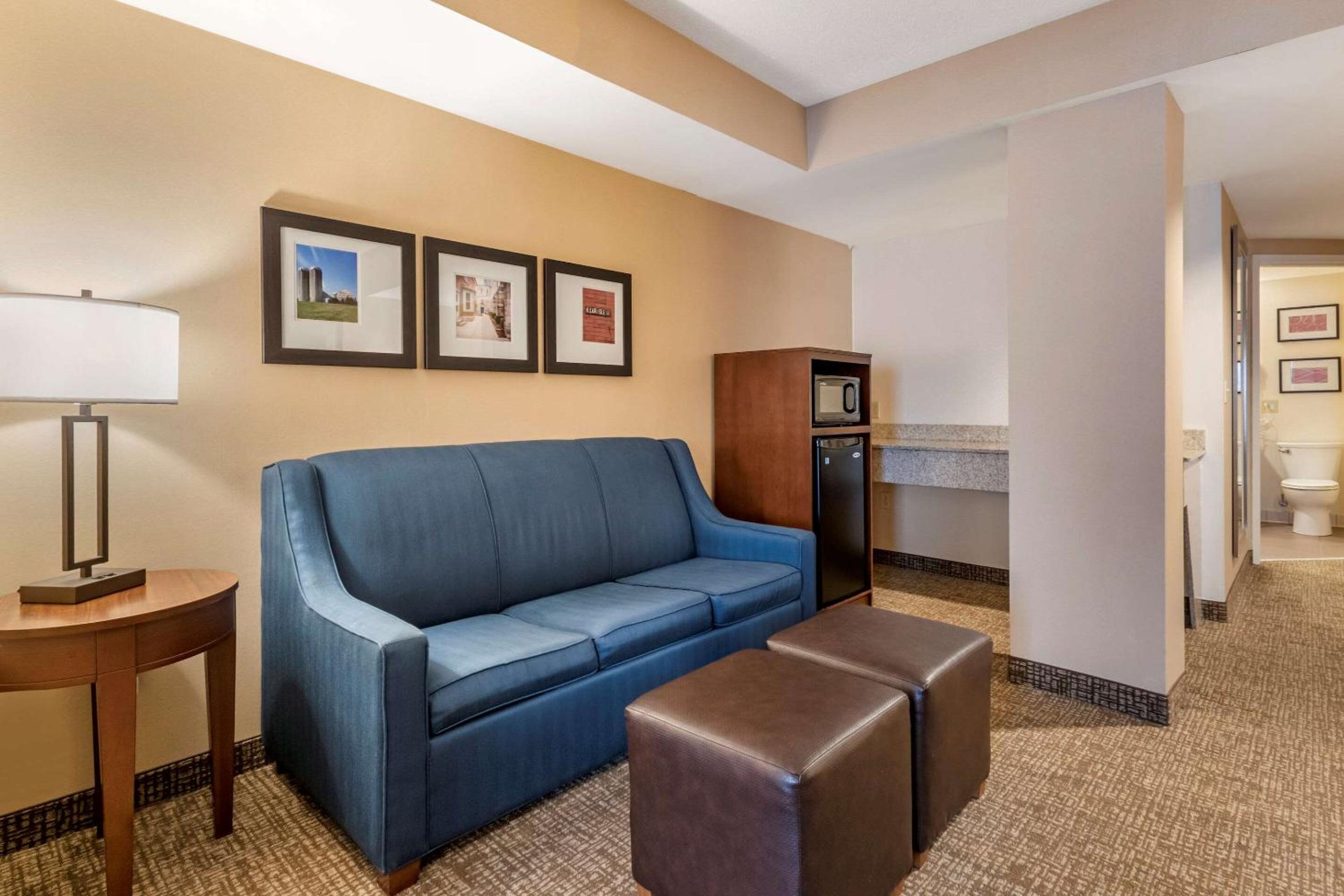 Double Suite with Two Double Beds - Non-Smoking - Photo 1
