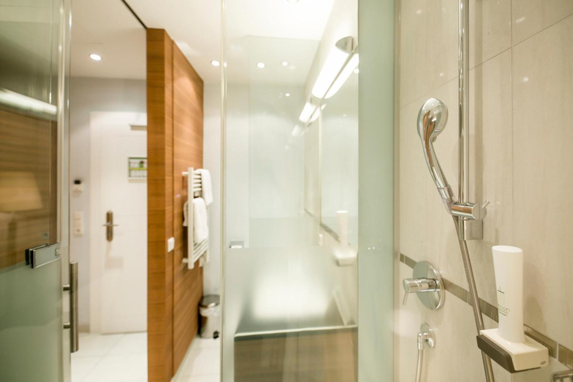 Economy Business (Glass Bathroom) Room  - Photo 6