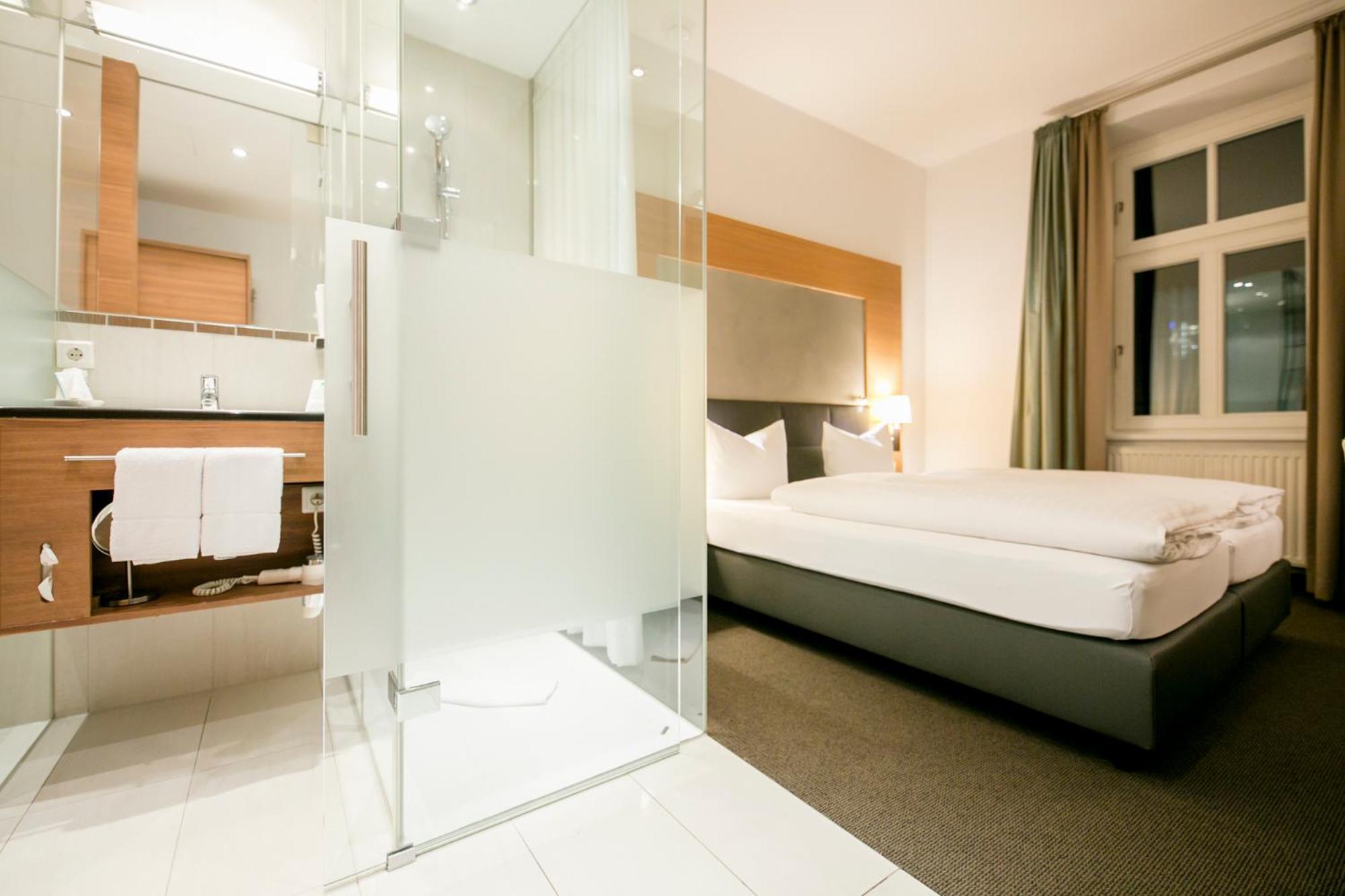 Economy Business (Glass Bathroom) Room  - Photo 5