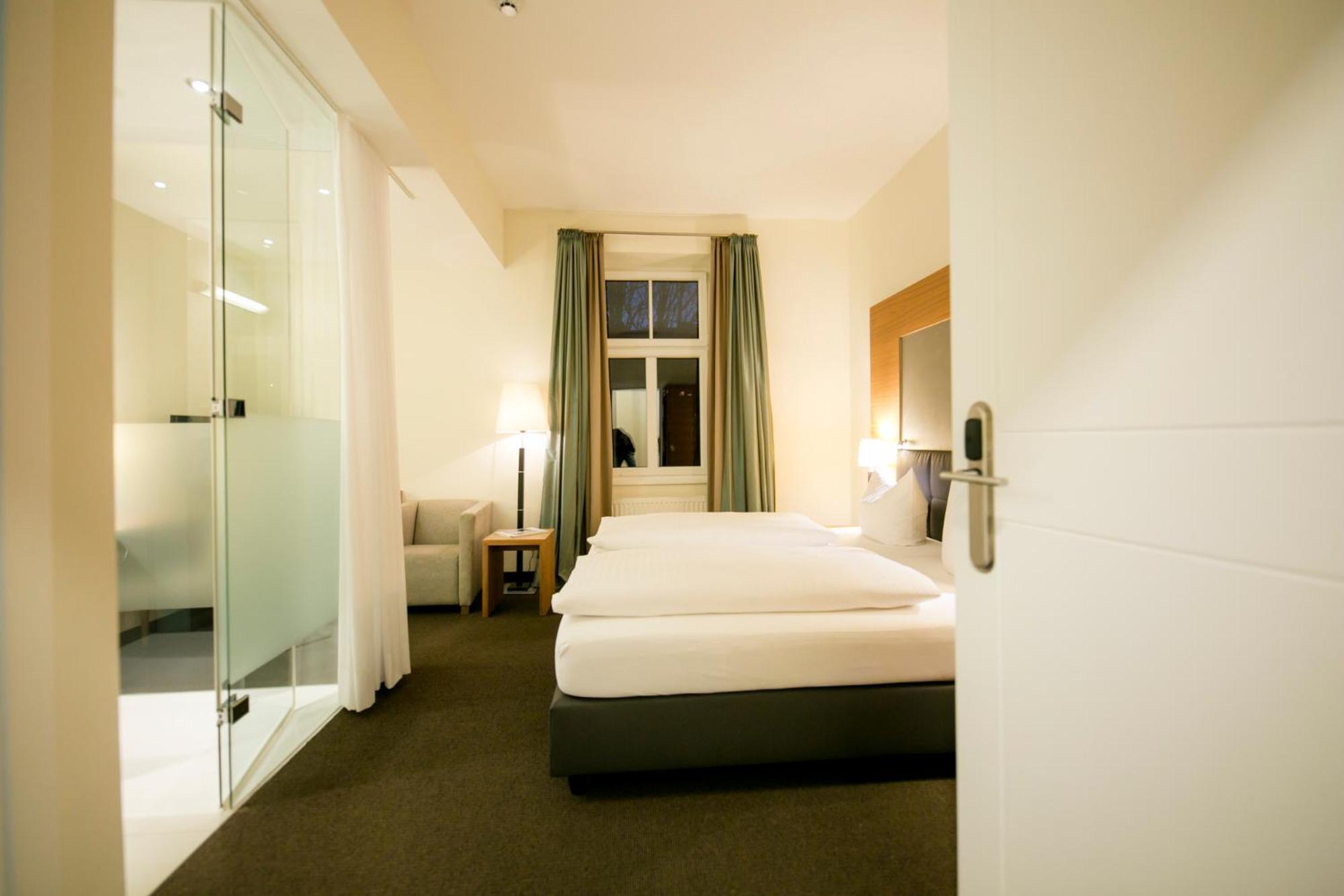 Economy Business (Glass Bathroom) Room  - Photo 3