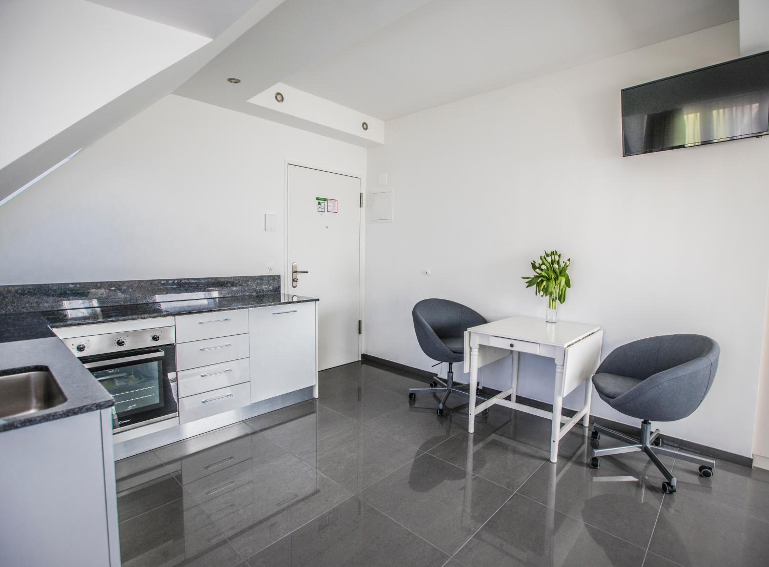 Deluxe Suite with Kitchenette
