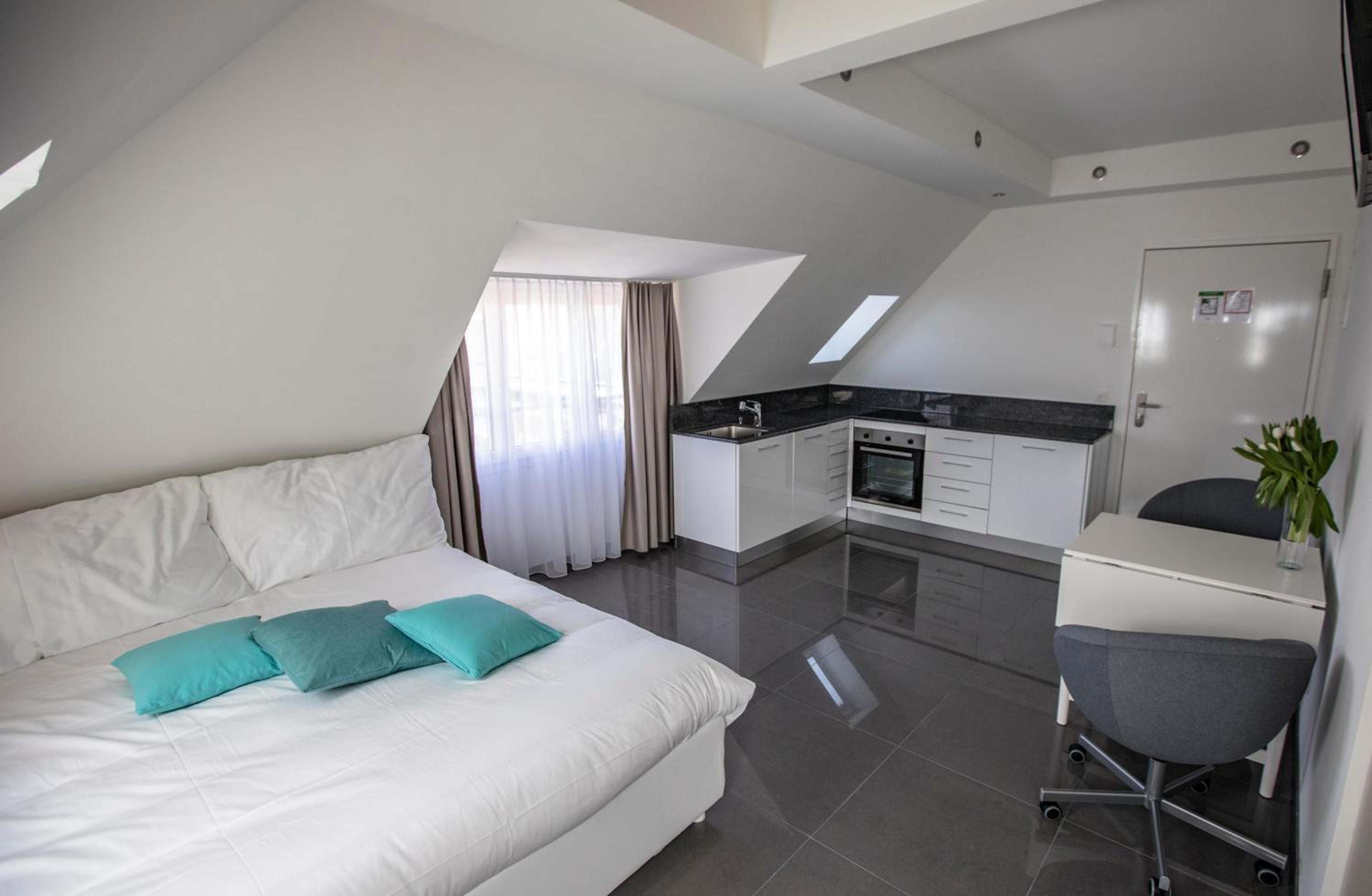 Deluxe Suite with Kitchenette