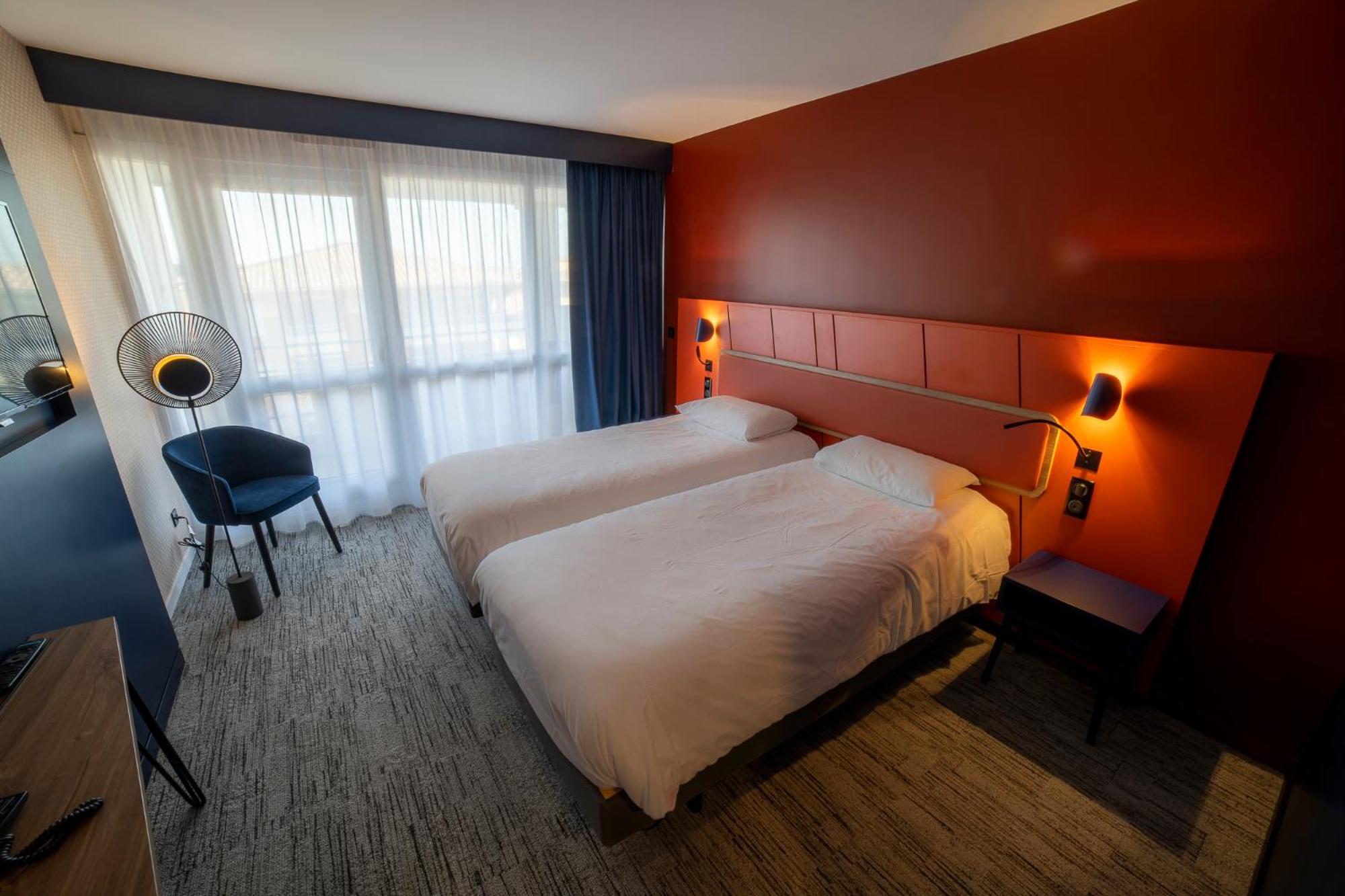 Classic Twin Room with Harbor View