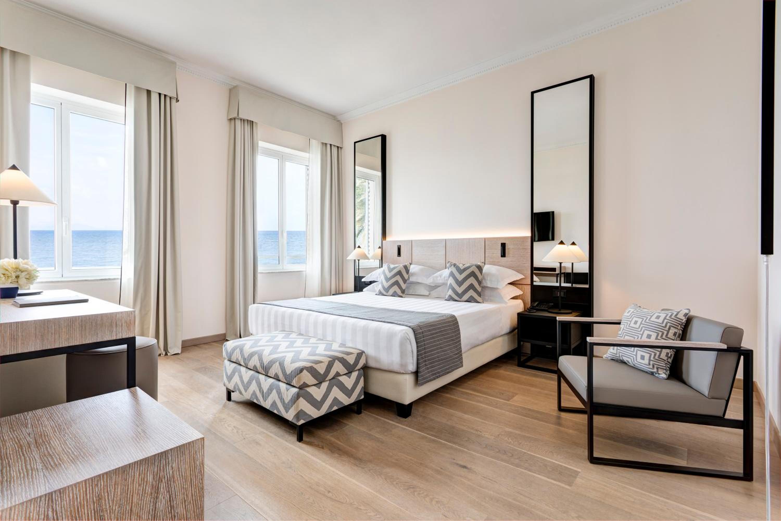 Superior Double or Twin Room with Sea View - Photo 1