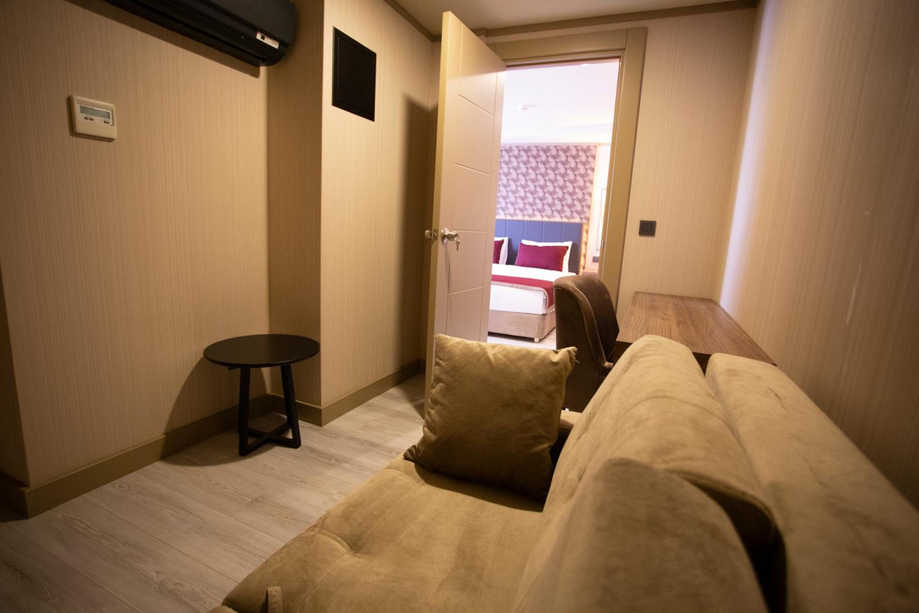 Deluxe Double or Twin Room photo 3