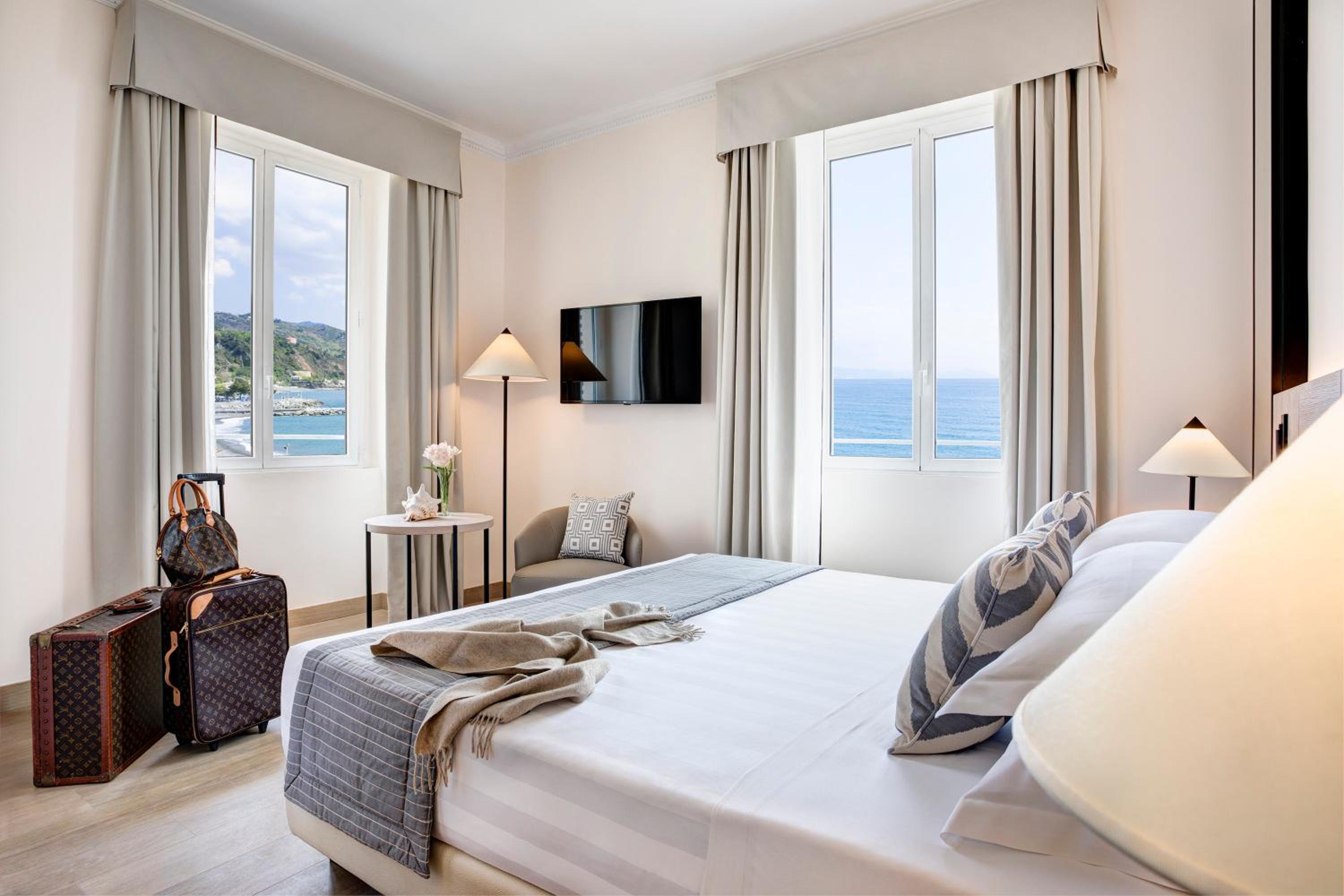 Superior Double or Twin Room with Sea View - Photo 4