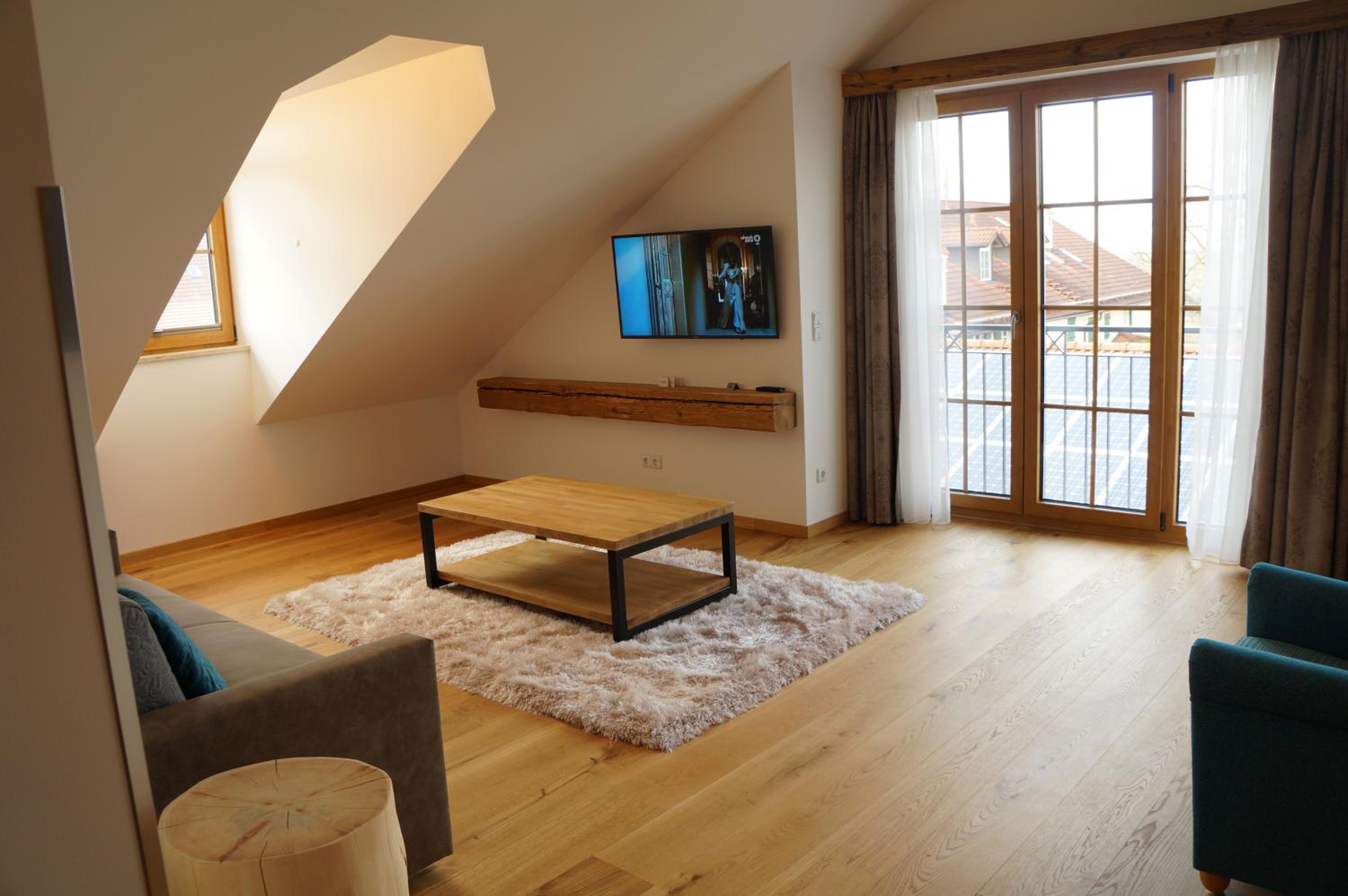 Family Room with Balcony photo 3