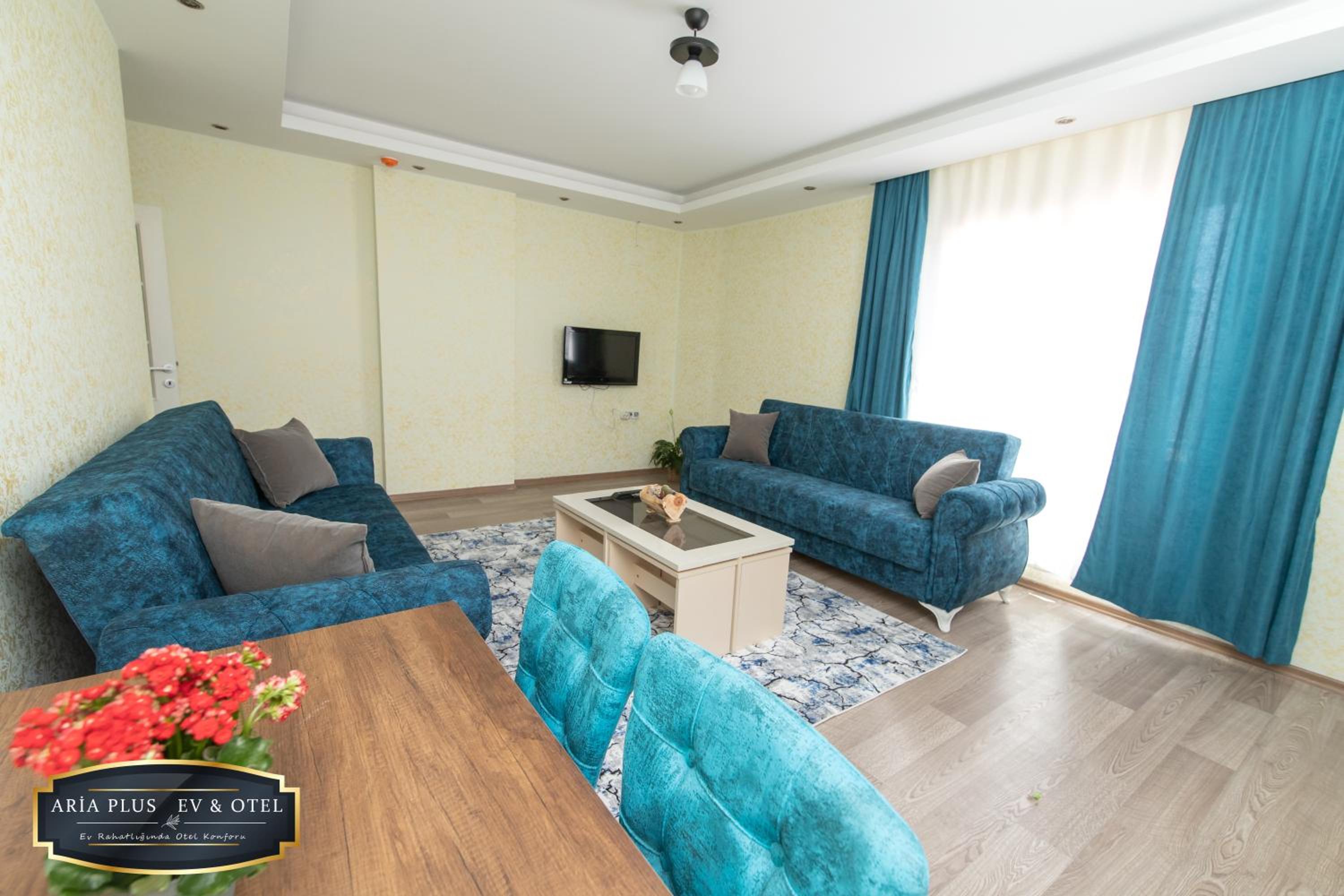Apartment with Balcony photo 2