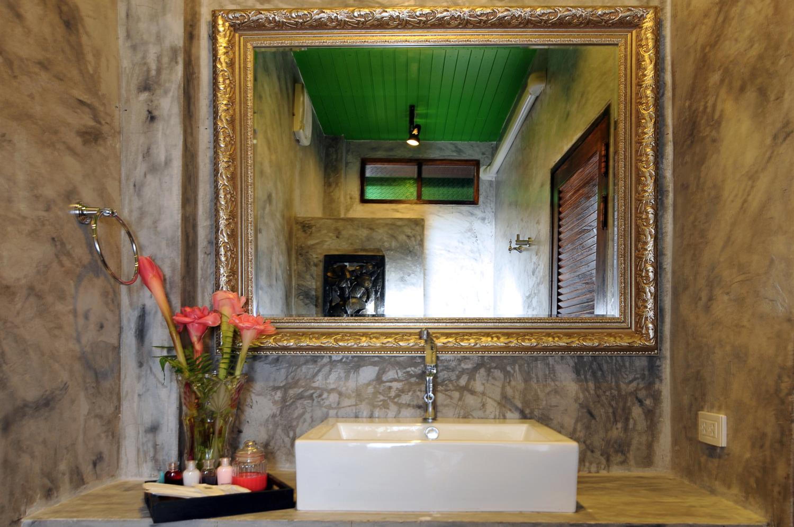 Junior Suite with Canal View - Photo 22