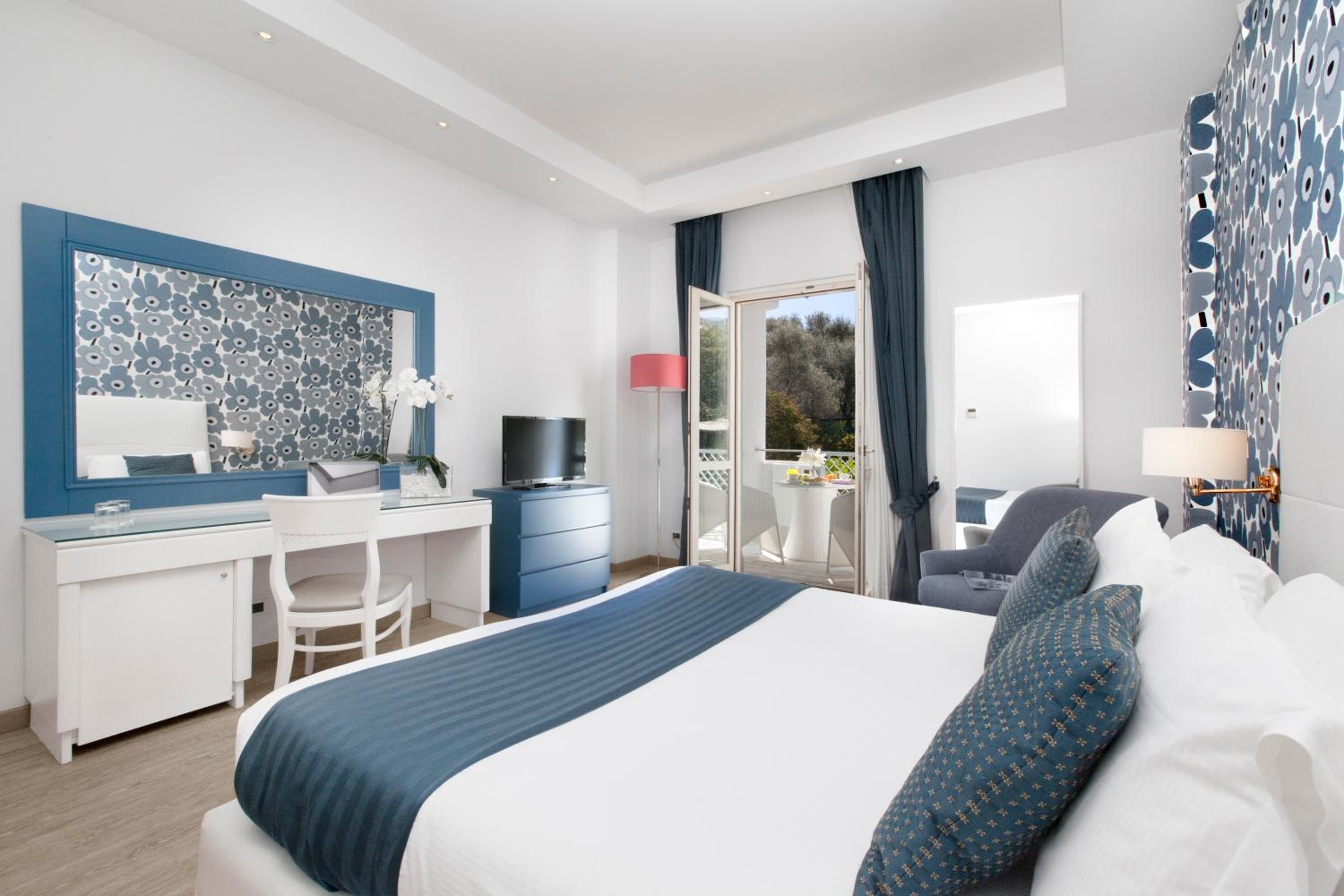 Standard Double or Twin Room with Balcony - Photo 3